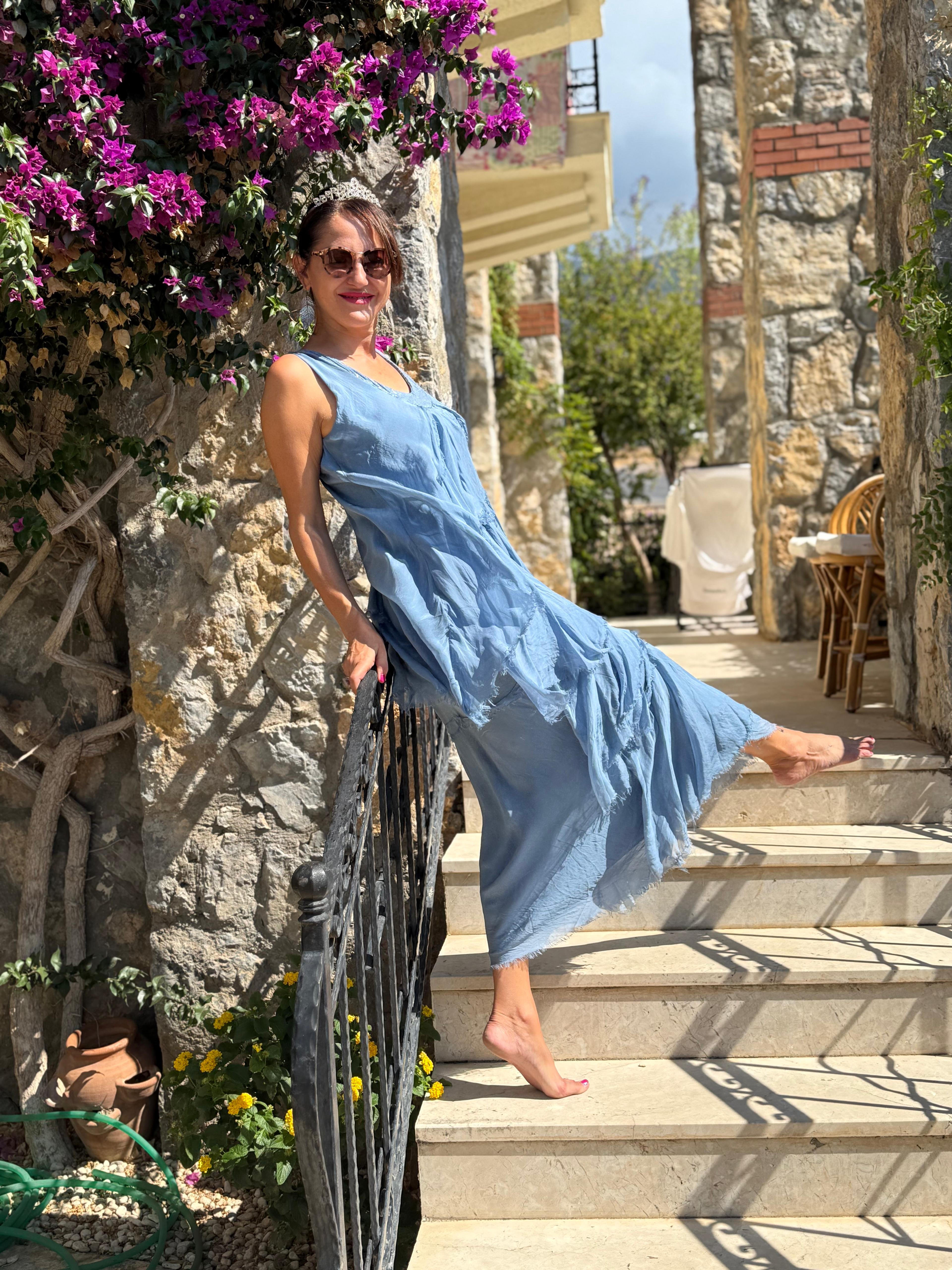 NC61460 İtalyan Askılı Yaka Pullu Fırfırlı İpek Elbise Mavi