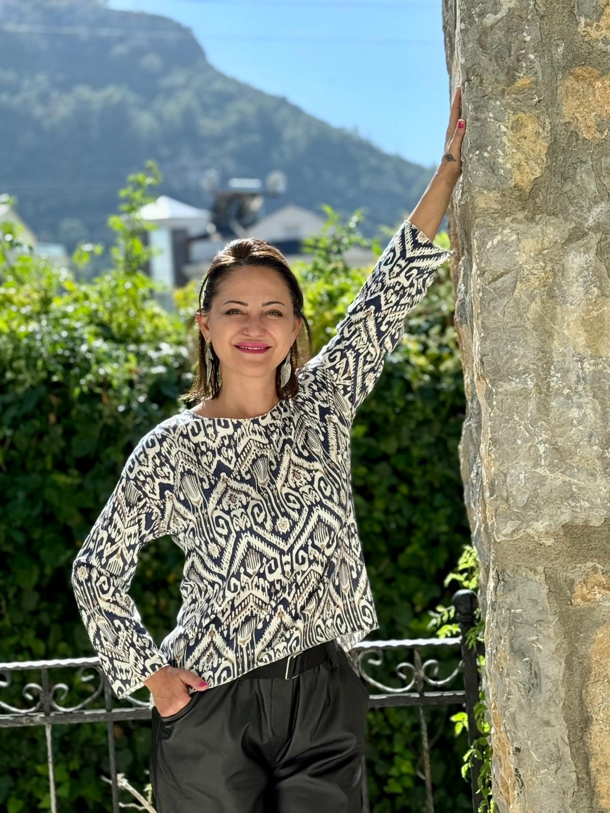 YG6263 Kayık Yaka Otantik Desen İtalyan Triko Bluz Mavi