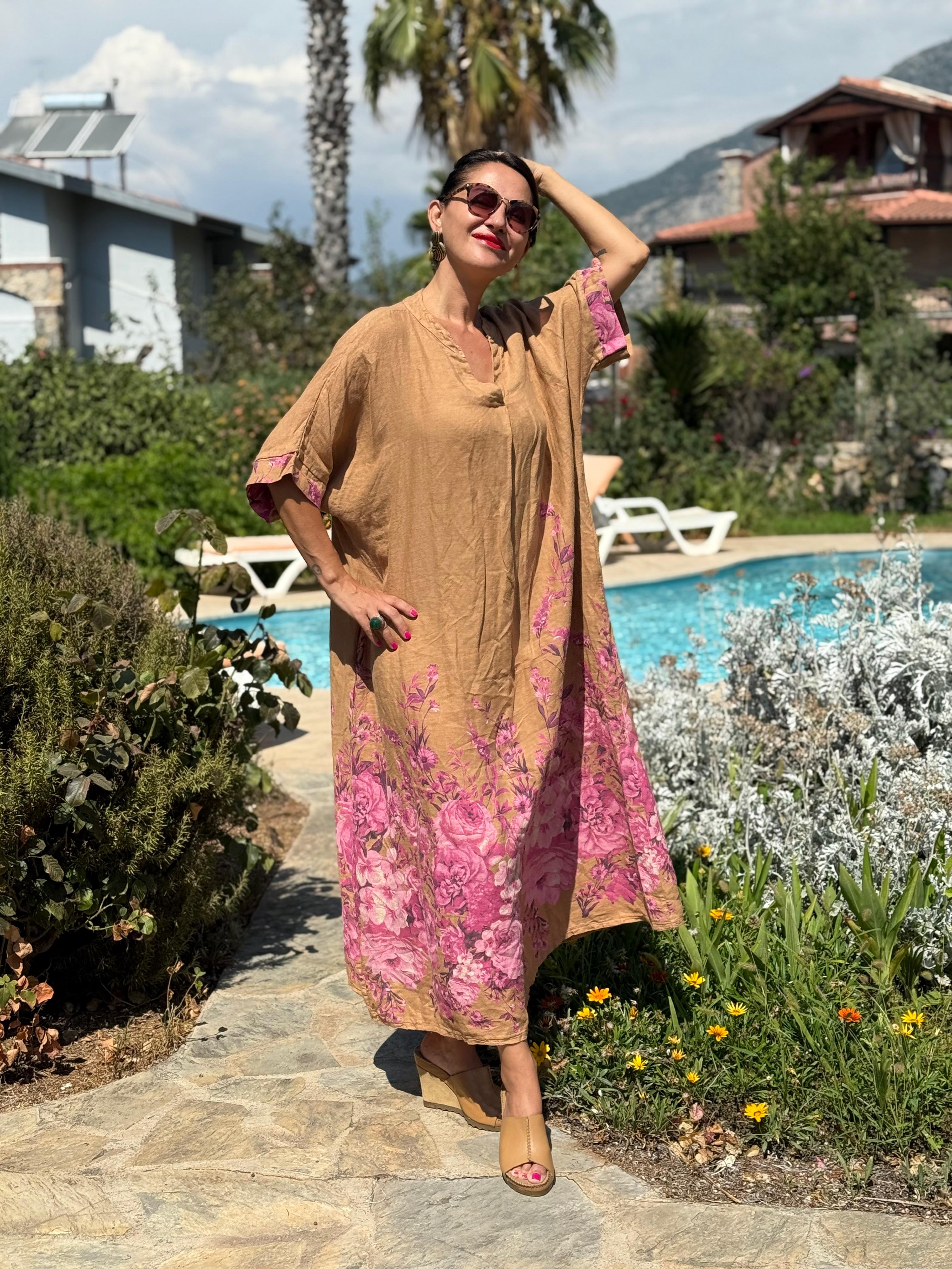 YG205050 İtalyan V Yaka Çiçekli Keten Elbise Camel