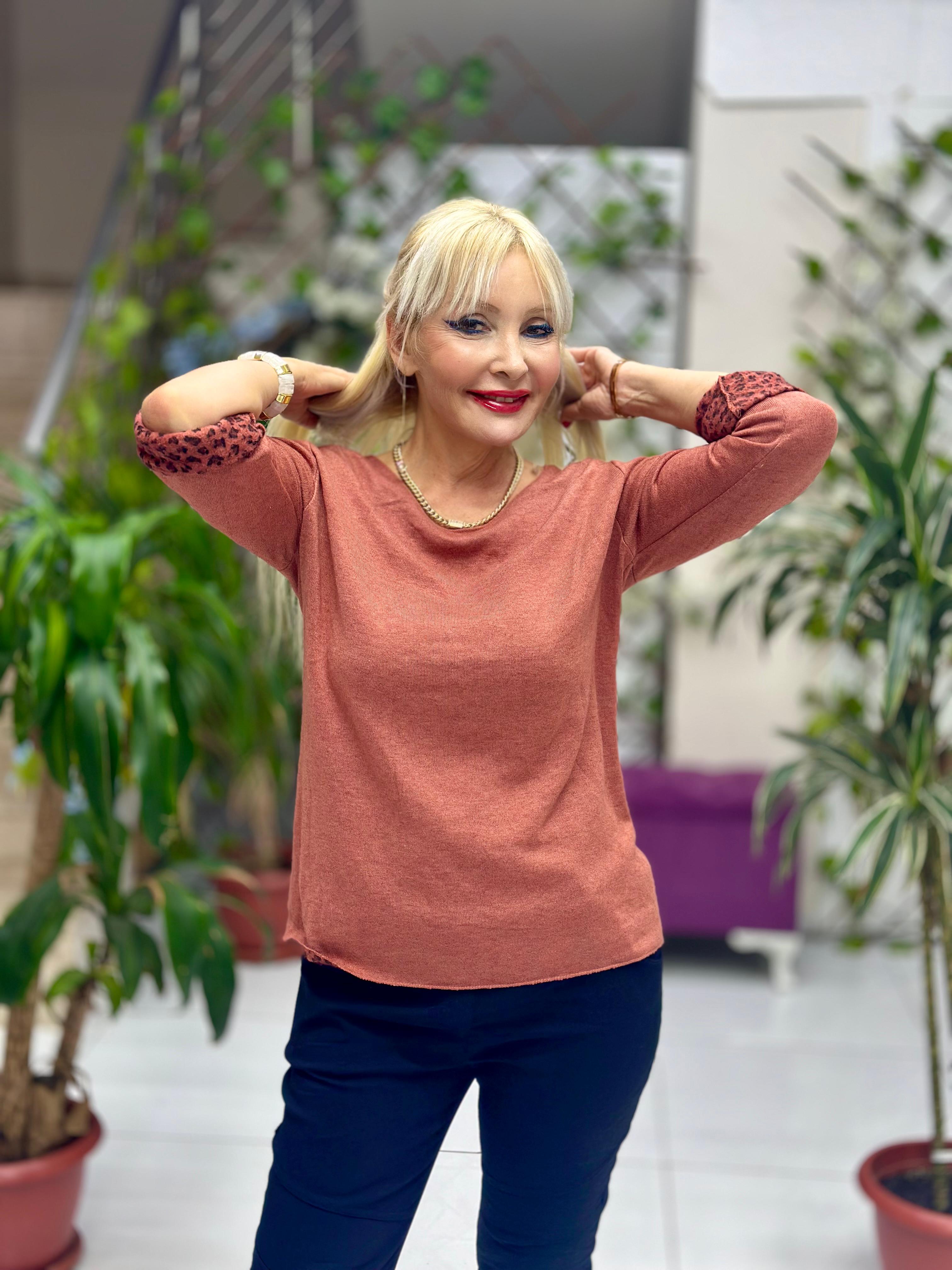 NC1202 İçi Leoparlı Yuvarlak Yaka Triko Küçük Kalıp Bluz Kiremit