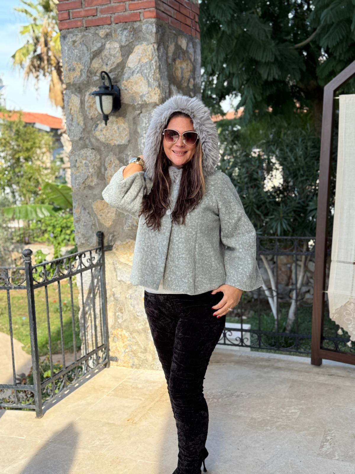 YG9190 Kürklü Düğmeli İtalyan Keçe Panço Ceket Gri