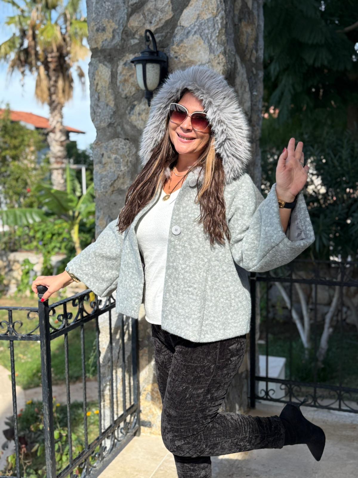 YG9190 Kürklü Düğmeli İtalyan Keçe Panço Ceket Gri