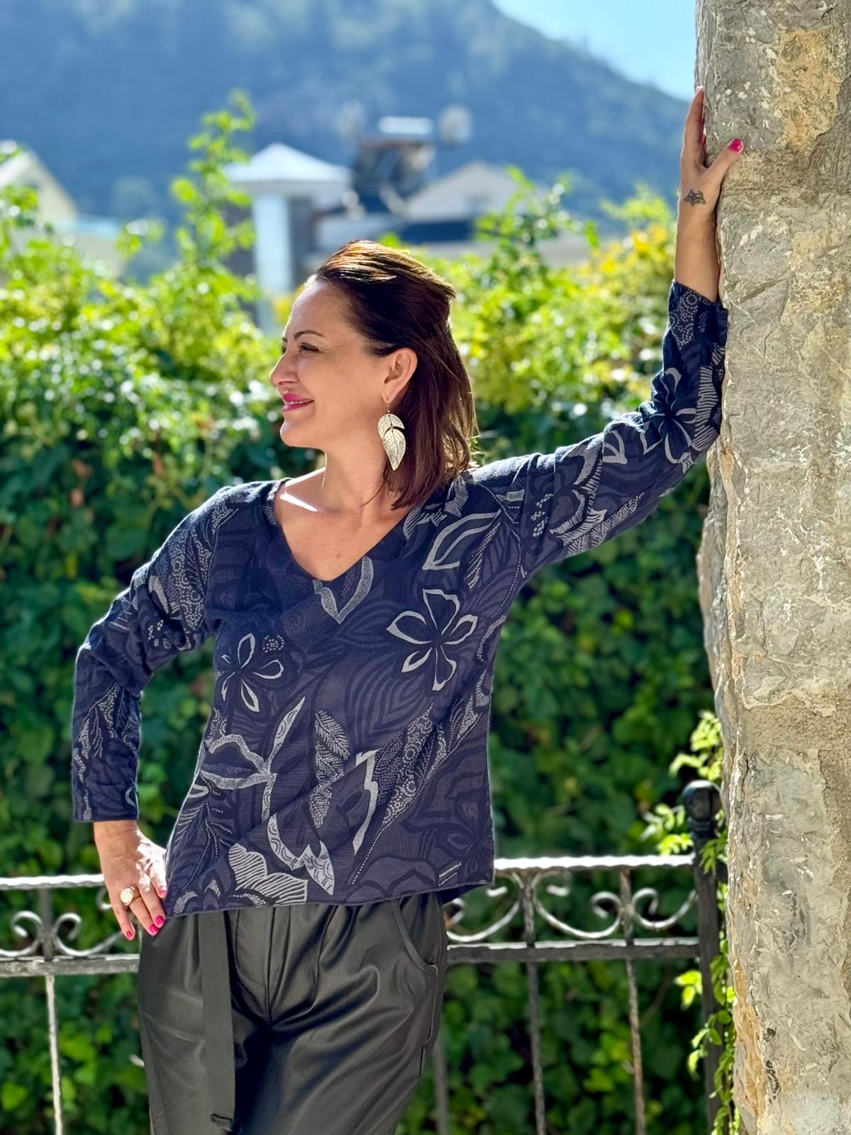 YG7036 Çiçek Desenli V Yaka İtalyan Triko Bluz Lacivert