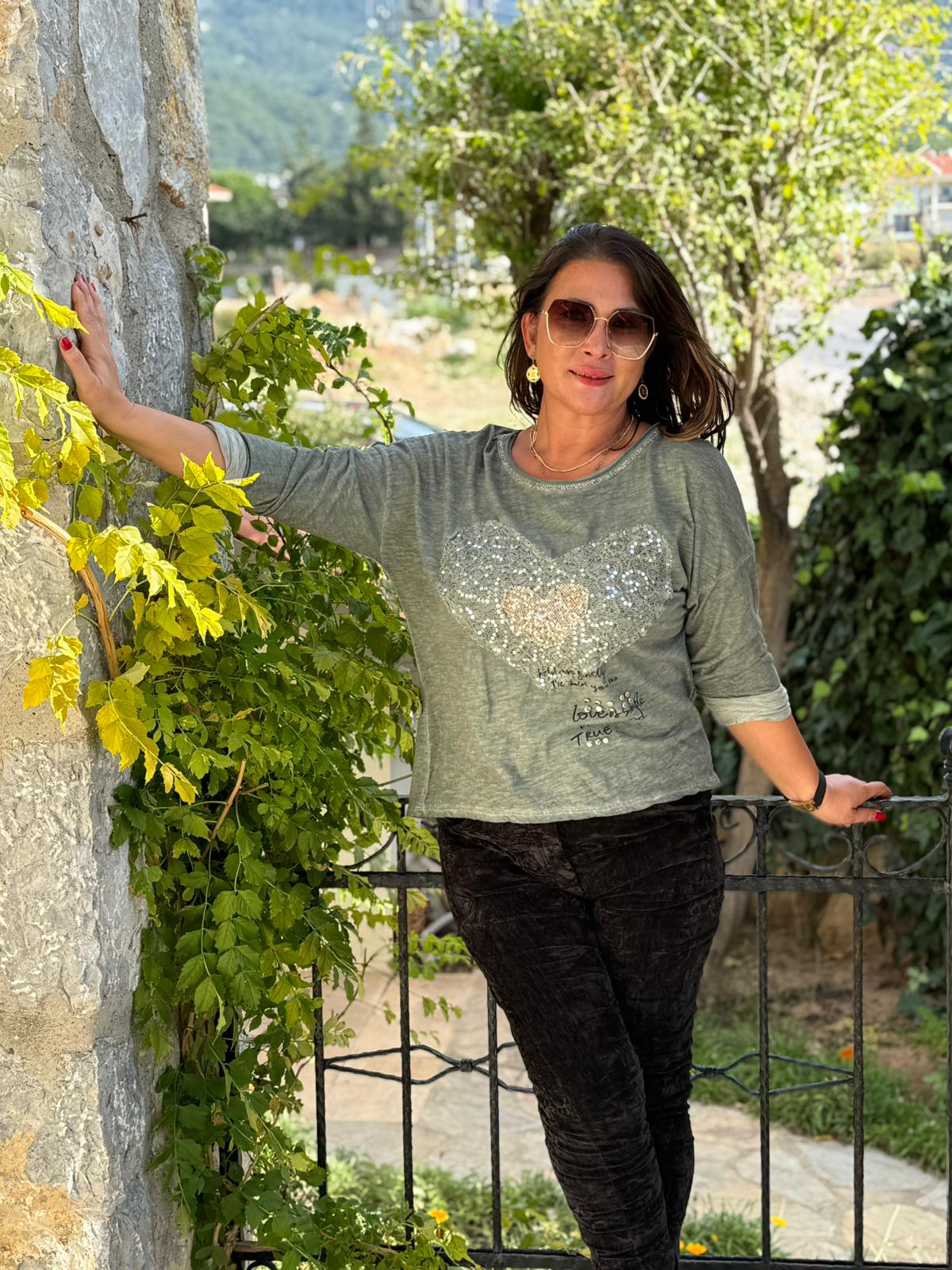 YG42030 Kalp Desenli Pullu İtalyan Triko Bluz Haki