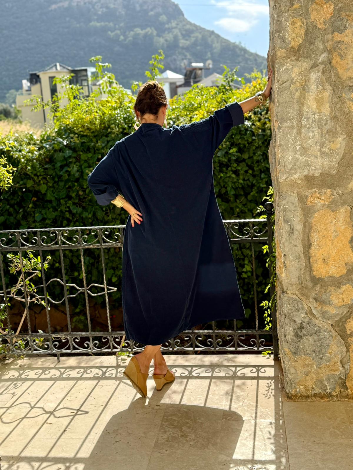 YG11383 Omuz Güpürlü Çiçekli İtalyan Kadife Elbise Lacivert