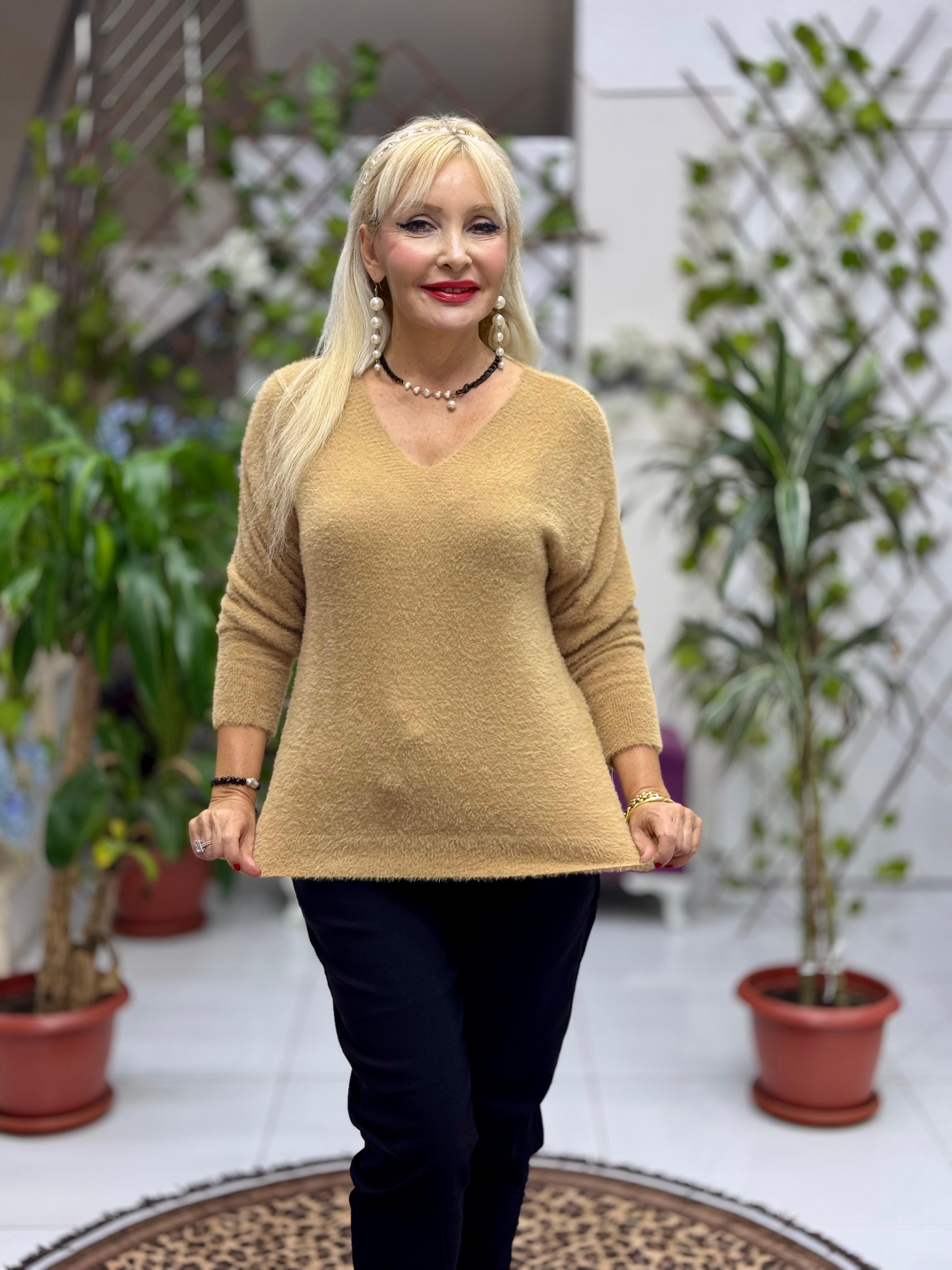 YG24029 İtalyan V Yaka Peluş Angora Kazak Camel