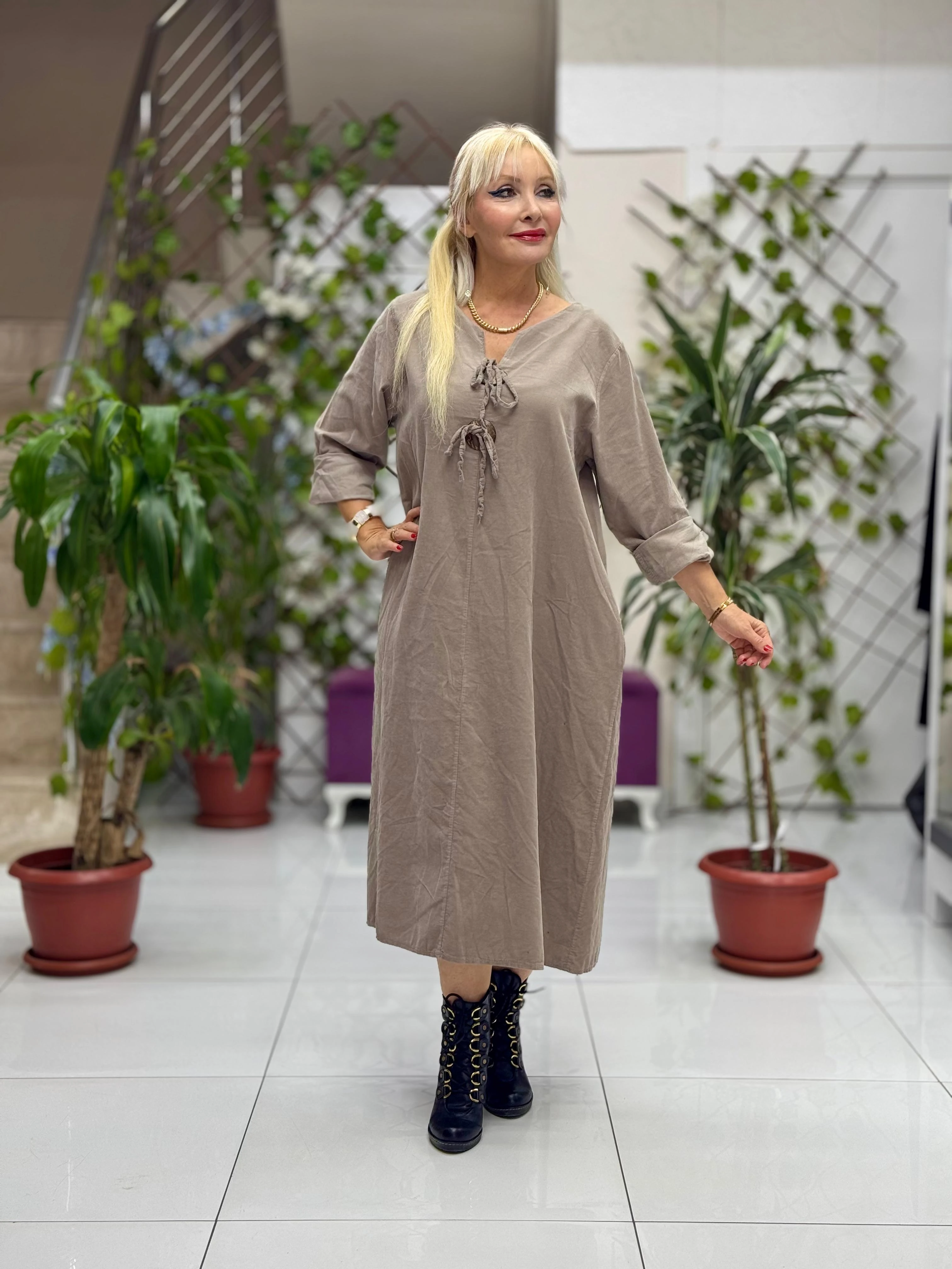 NC24202 Düğmeli İtalyan Kadife Elbise Vizon