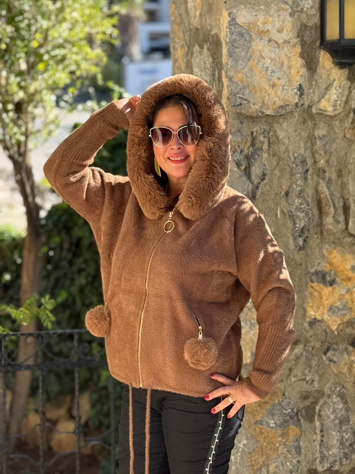 PT10670 Kapüşonlu Cebi Fermuarlı İtalyan Ponponlu Angora Kaban Kahverengi