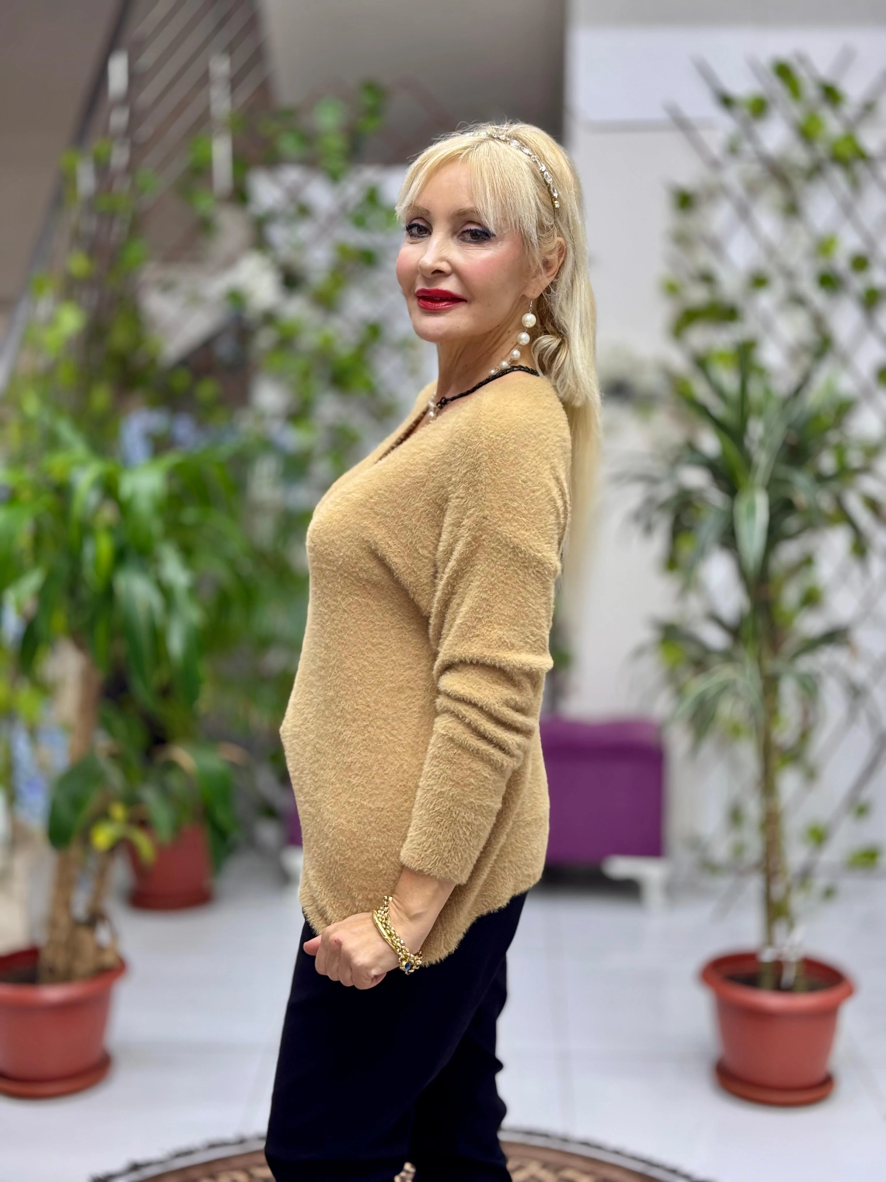 YG24029 İtalyan V Yaka Peluş Angora Kazak Camel