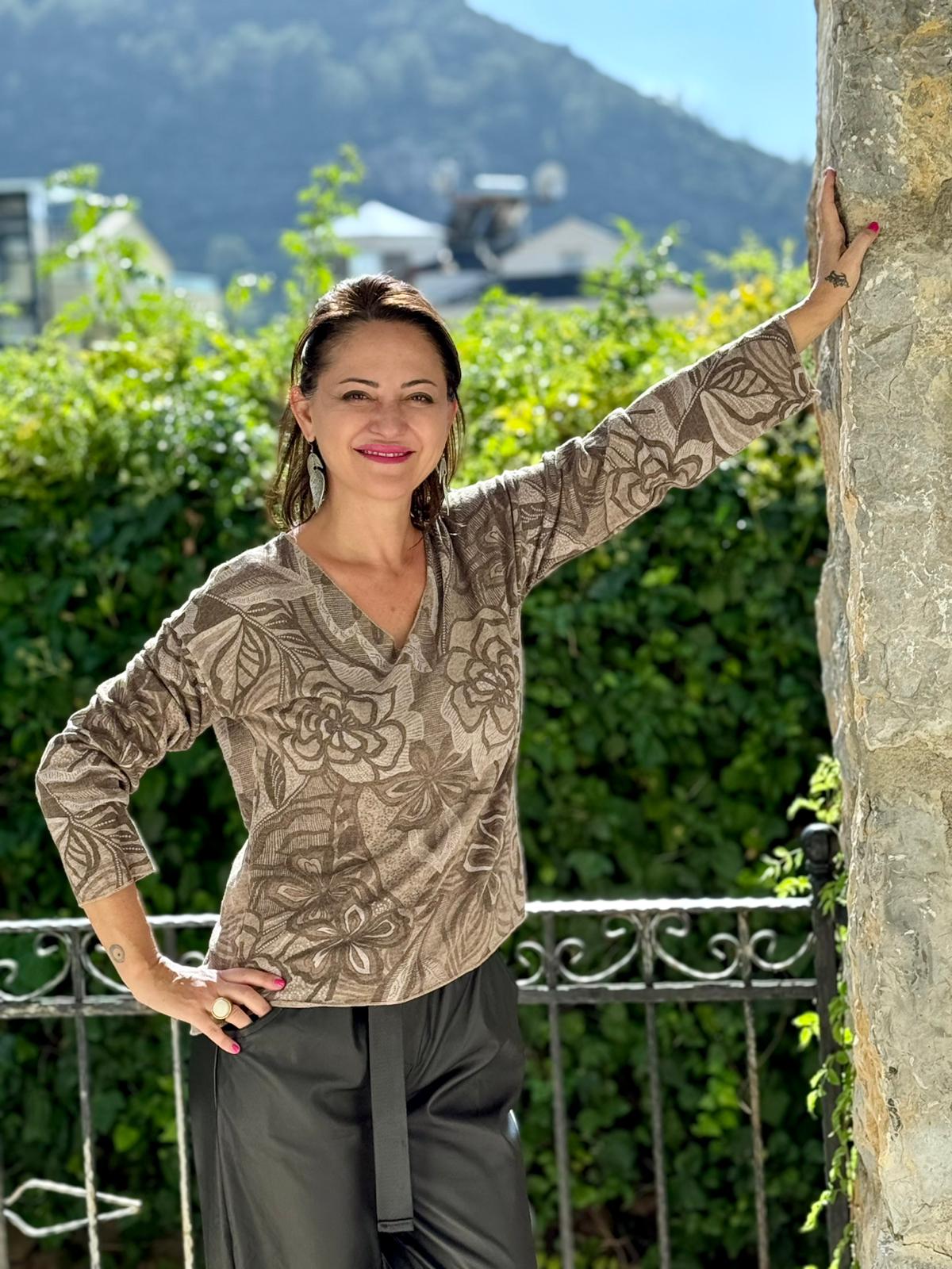 YG7036 Çiçek Desenli V Yaka İtalyan Triko Bluz Vizon