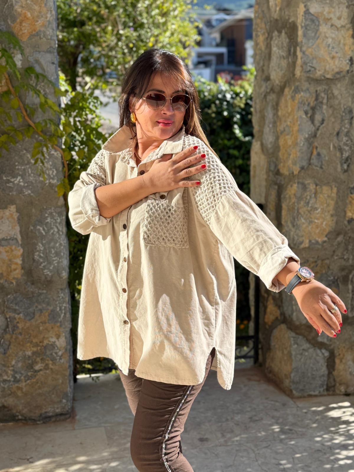 YG11439 Omuz ve Cep Detaylı İtalyan Kadife Gömlek Krem