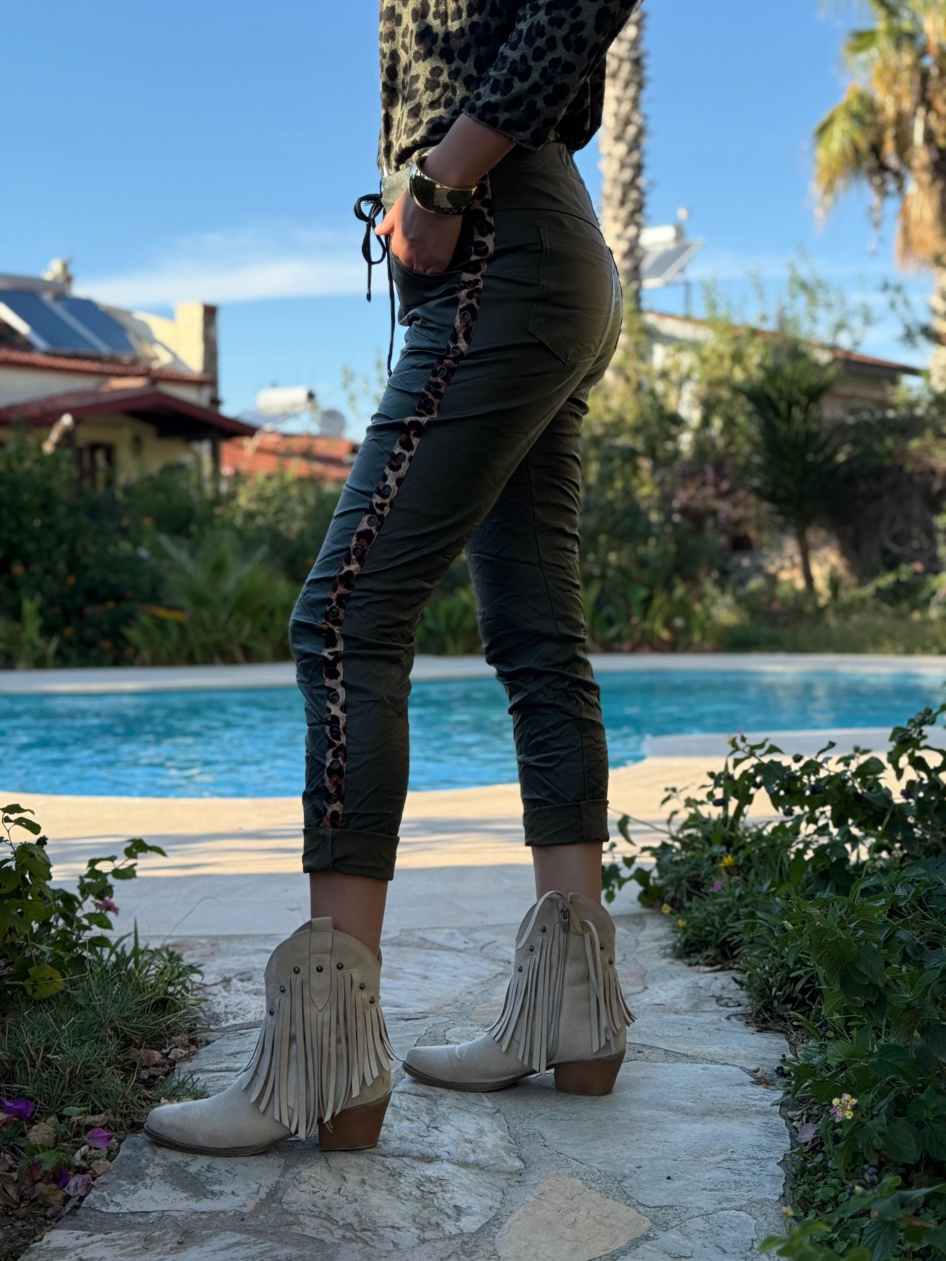 NC21970 İtalyan Yanlar Leopar Detay Zımbalı Deri Pantolon Haki