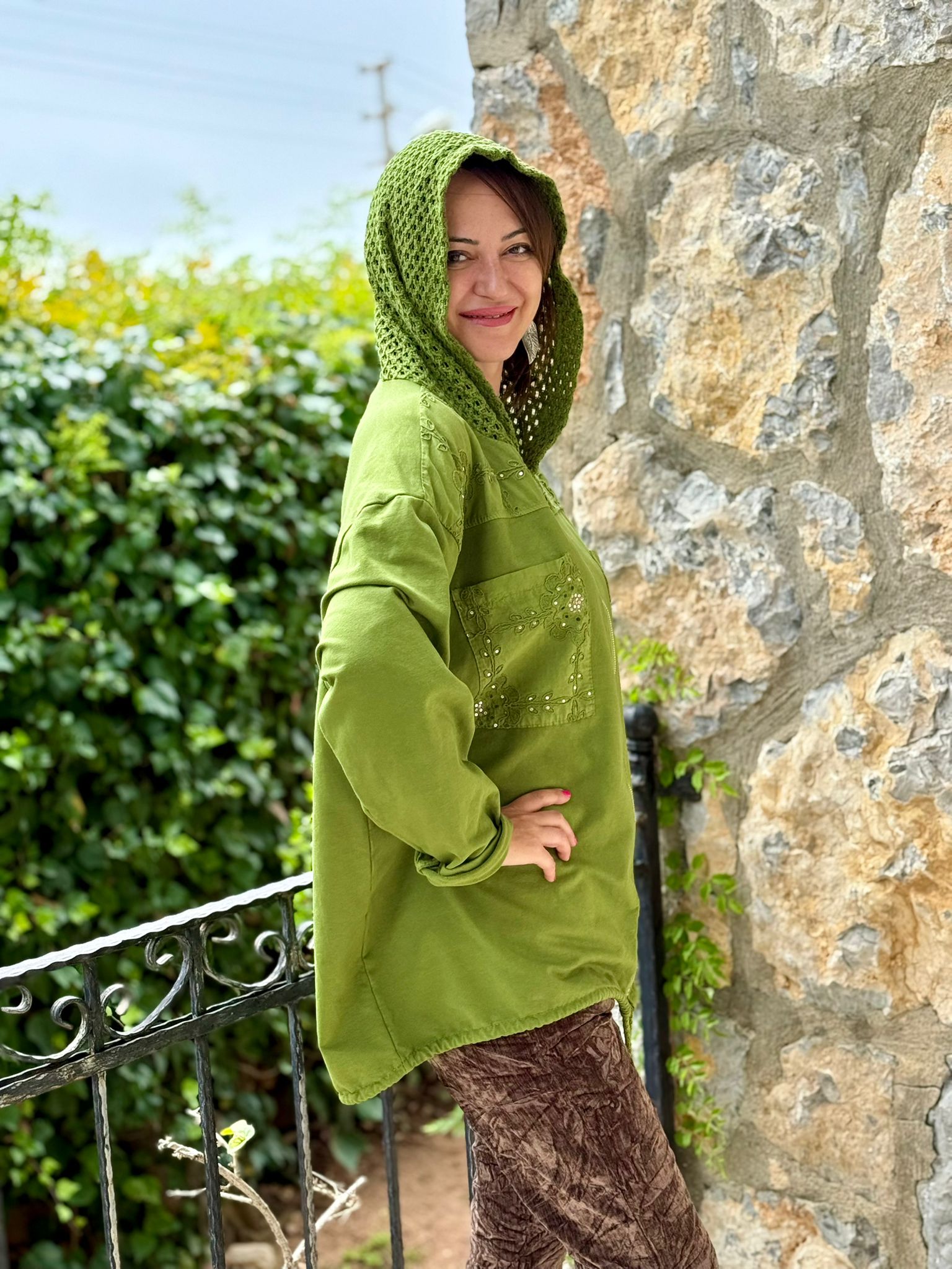 YG11344 Kapişonlu Güpürlü İtalyan Pulpayetli Ceket Yeşil