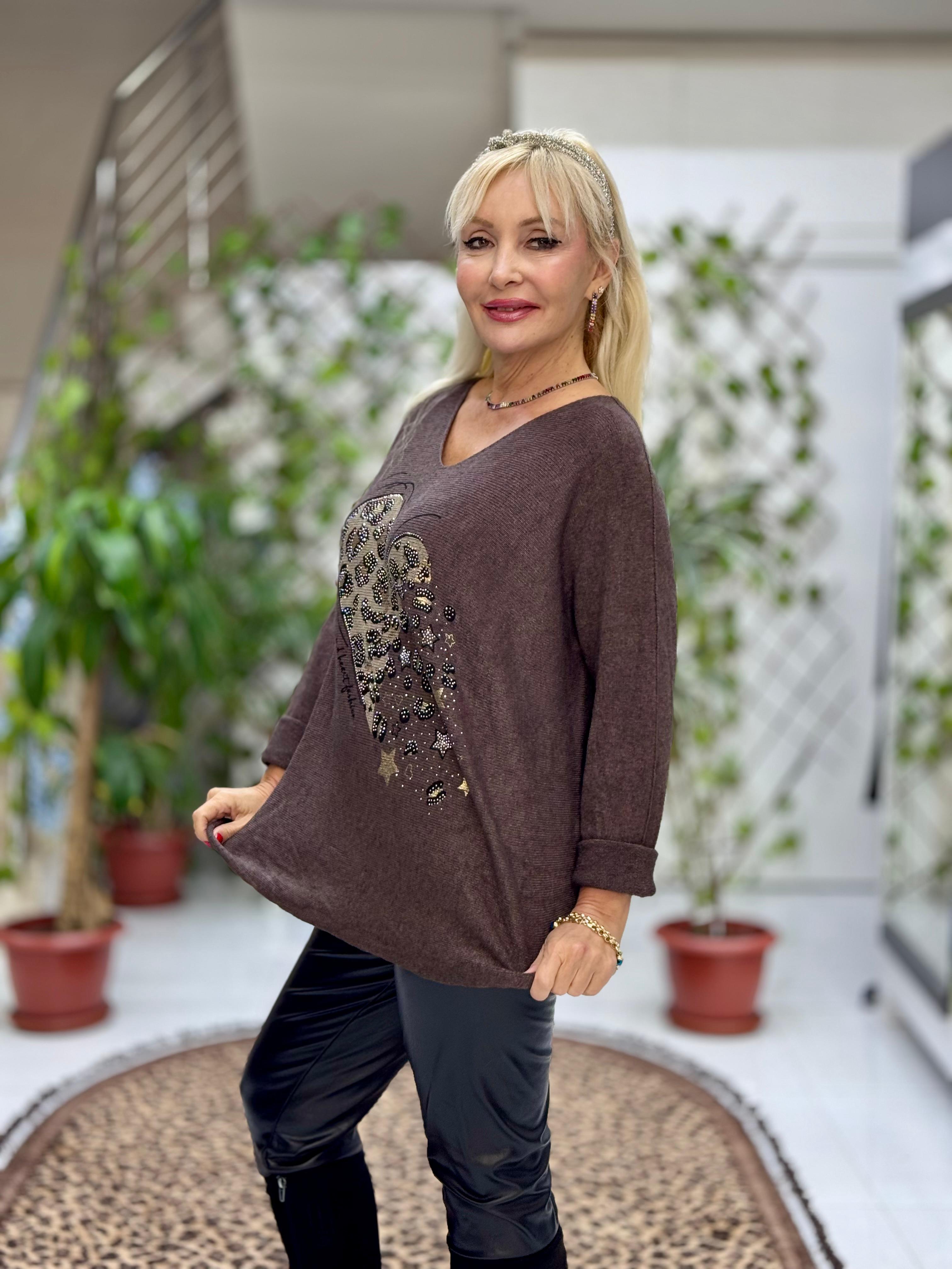 YG8023 Kalp Desenli Taşlı İtalyan Triko Bluz Kahverengi