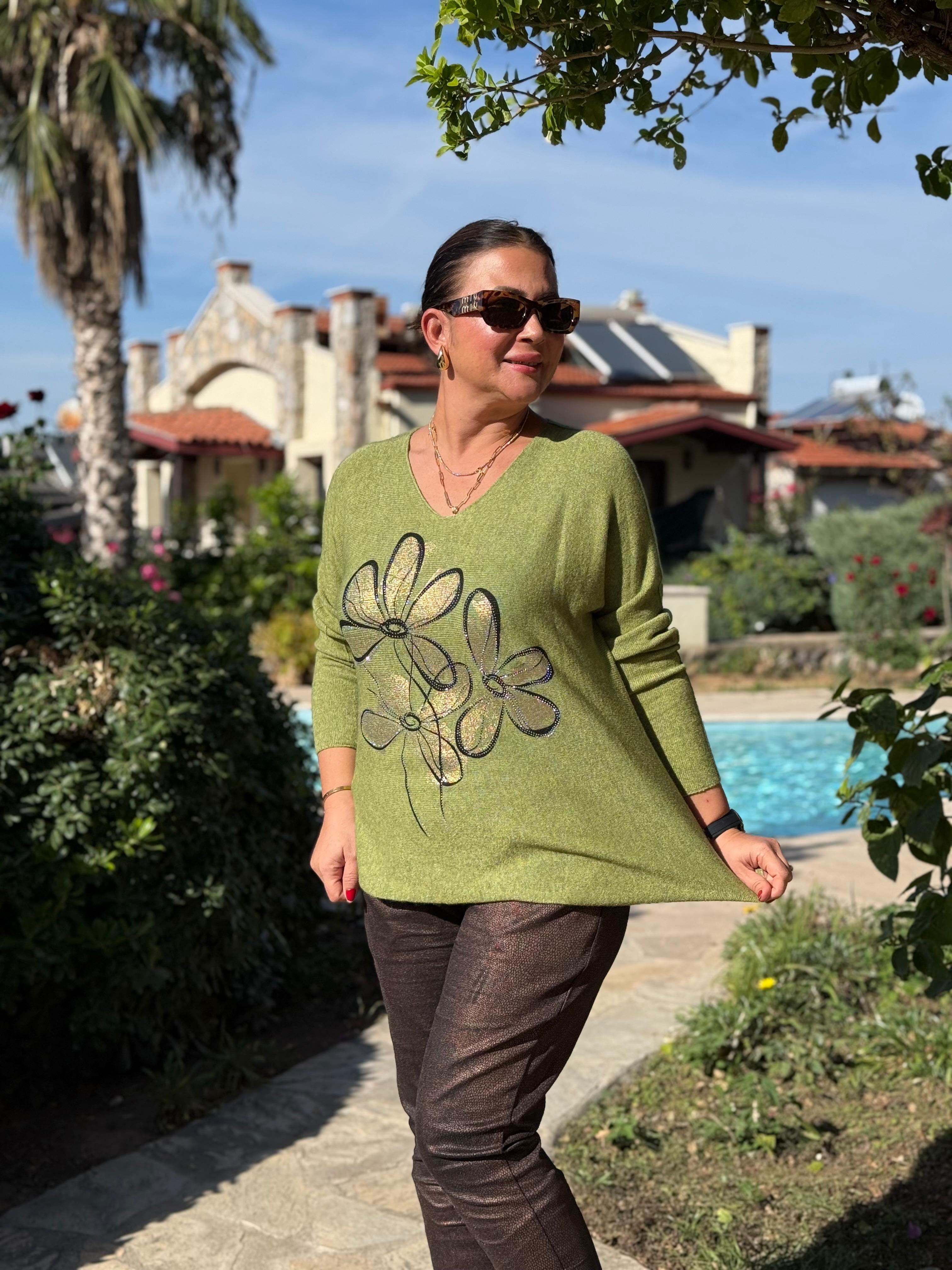 YG8022 Çiçek Desenli Taşlı İtalyan Triko Bluz Fıstık