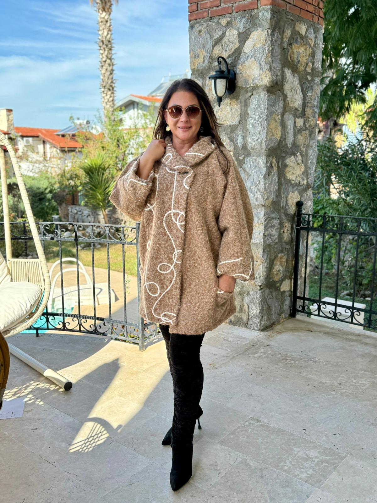 YG89052 Degaje Yaka Üstten Kapamalı Cepli İtalyan Keçe Kaban Camel