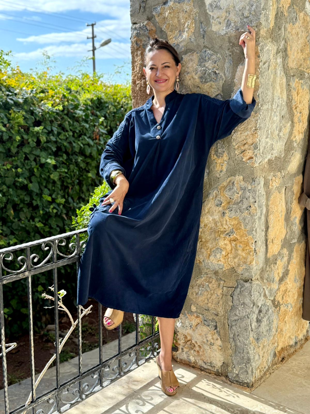 YG11383 Omuz Güpürlü Çiçekli İtalyan Kadife Elbise Lacivert