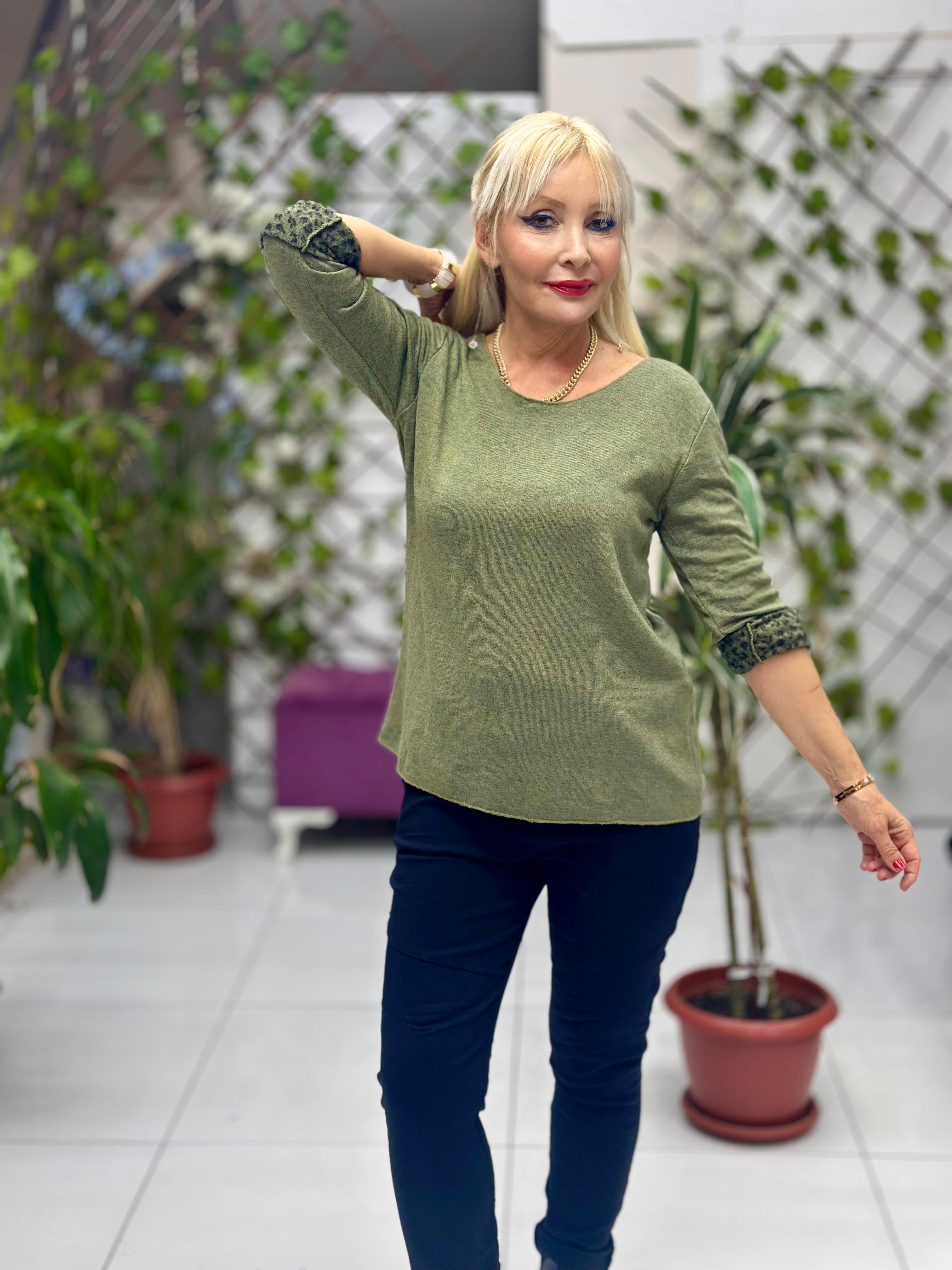 NC1202 İçi Leoparlı Yuvarlak Yaka Triko Küçük Kalıp Bluz Haki