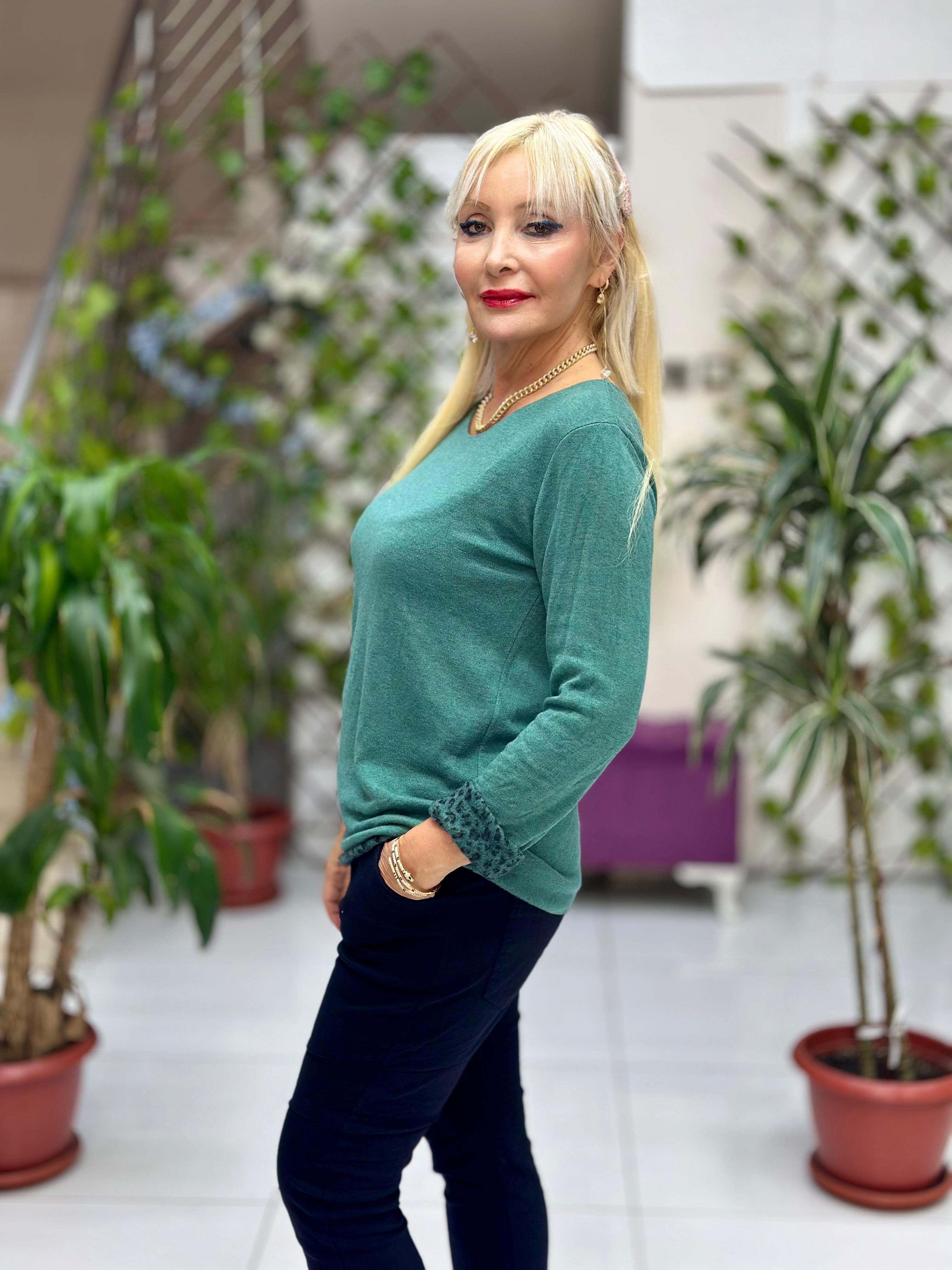 NC218181 İçi Leoparlı Yuvarlak Yaka Triko Büyük Kalıp Bluz Acı Yeşil