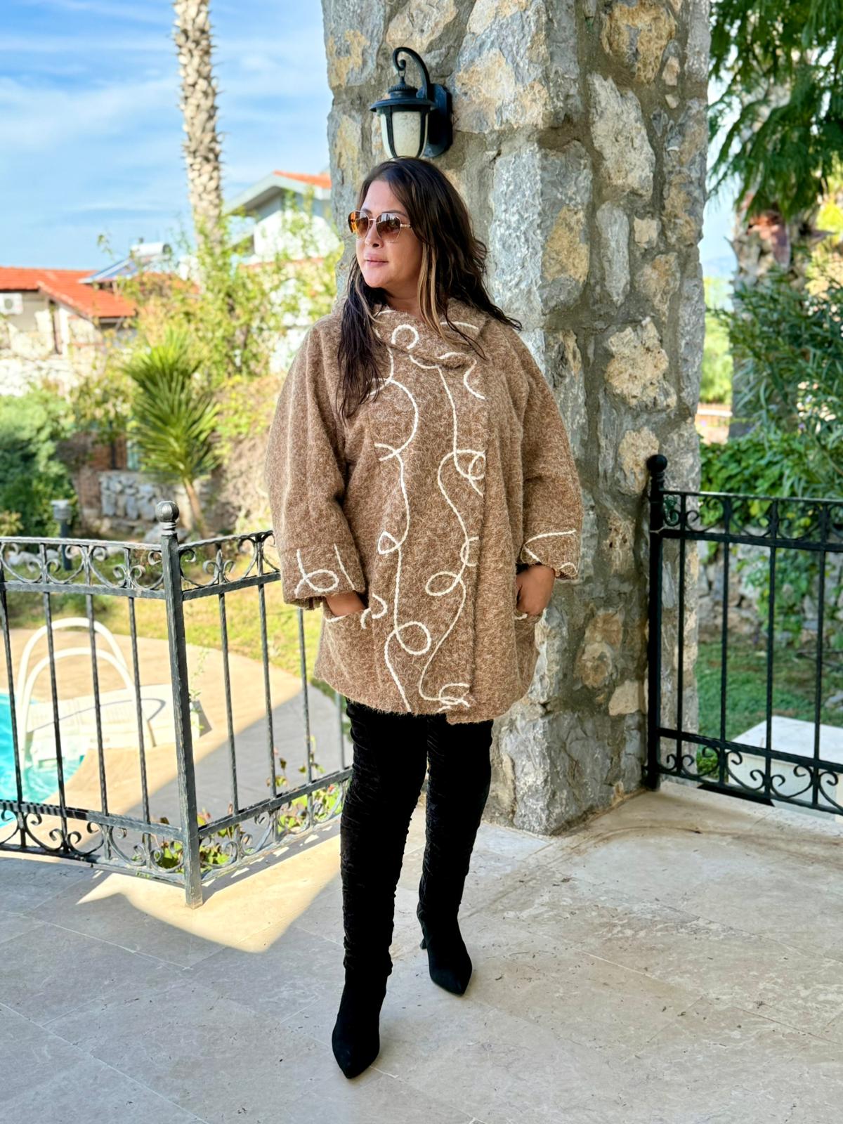 YG89052 Degaje Yaka Üstten Kapamalı Cepli İtalyan Keçe Kaban Camel