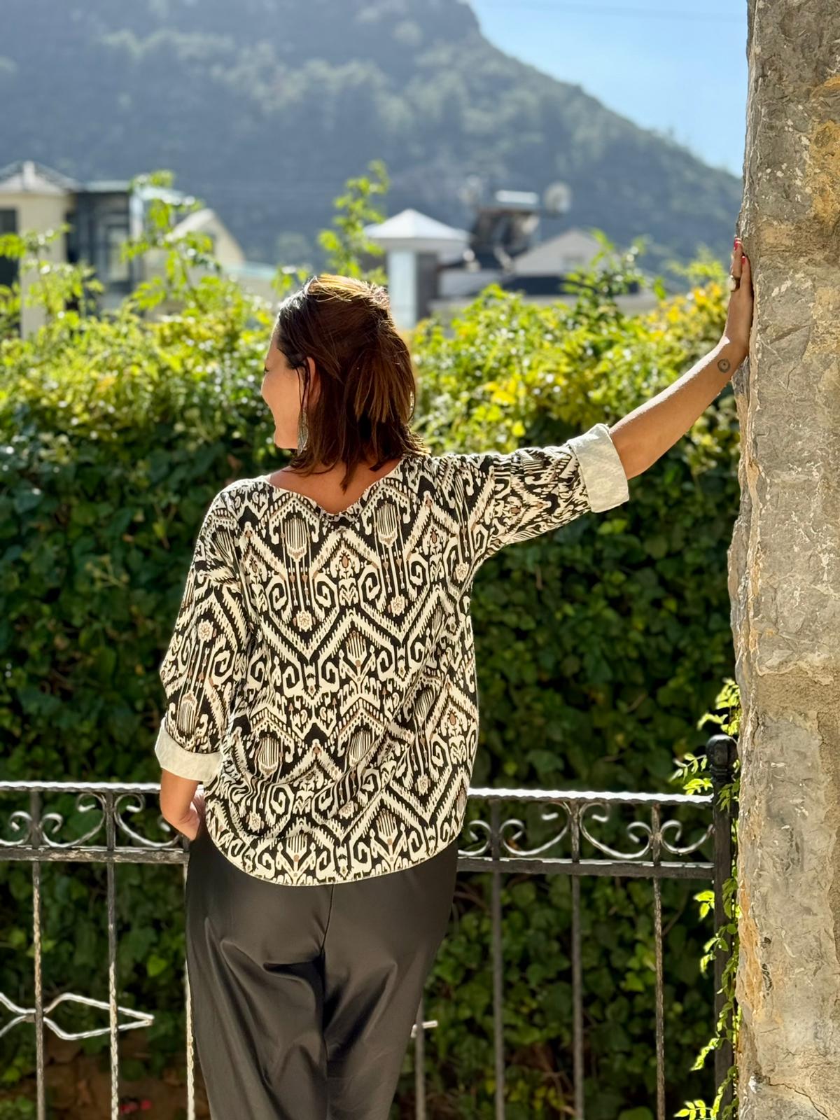 YG6263 Kayık Yaka Otantik Desen İtalyan Triko Bluz Kahve