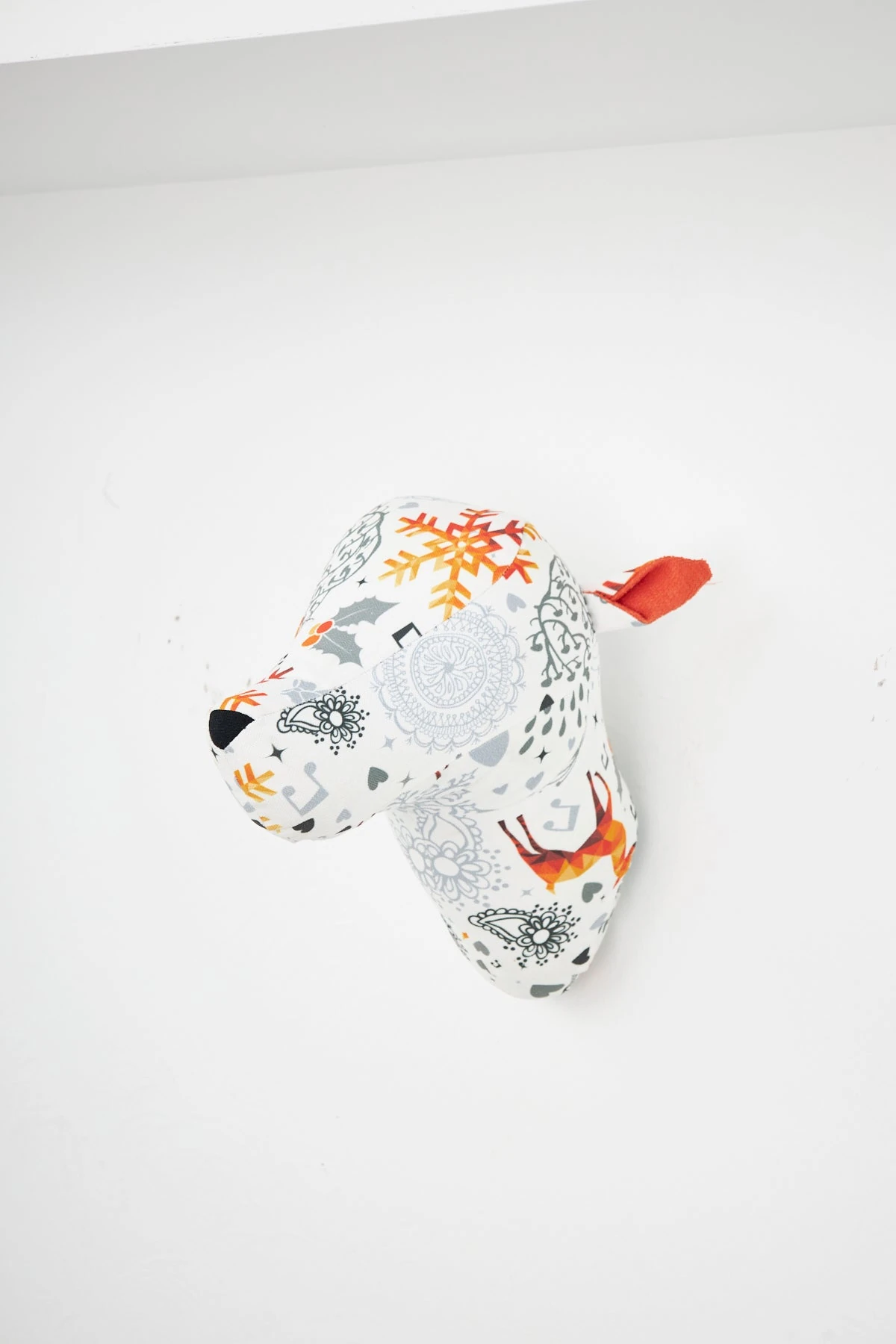 Yılbaşı Konsepti Kumaştan Geyik Kafası Duvar Dekoru Turuncu