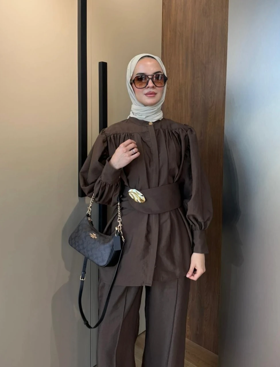 Cupra Broş Detaylı Pantolonlu Takım Kahve 