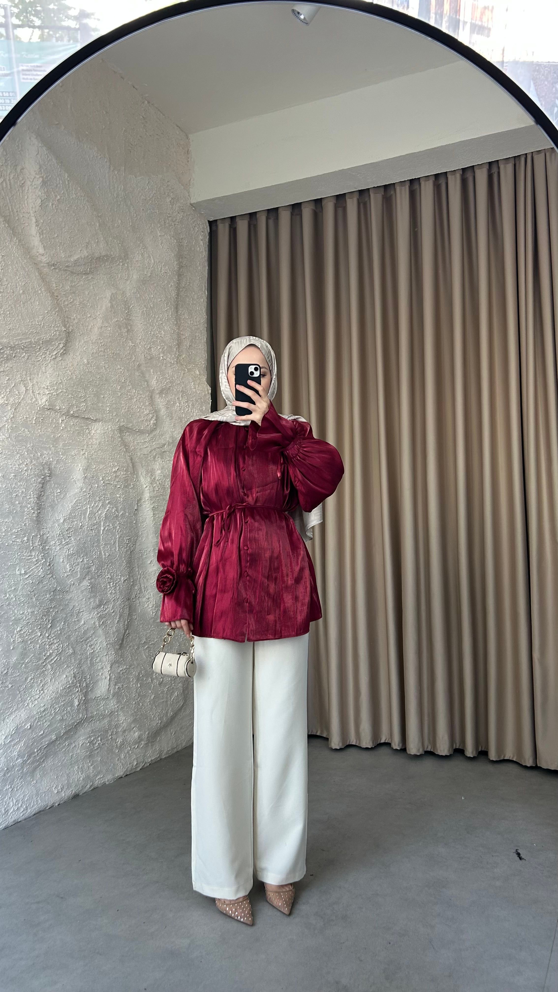 Gül Detaylı Saten Gömlek - Bordo