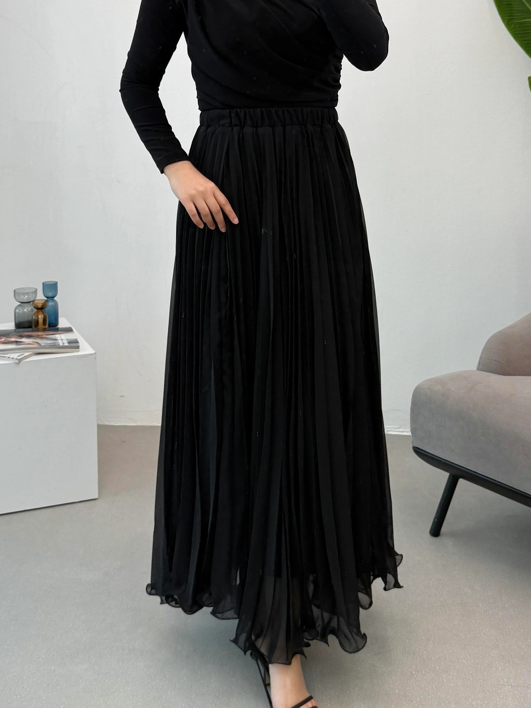 Hm Model Şifon Piliseli Etek - Siyah