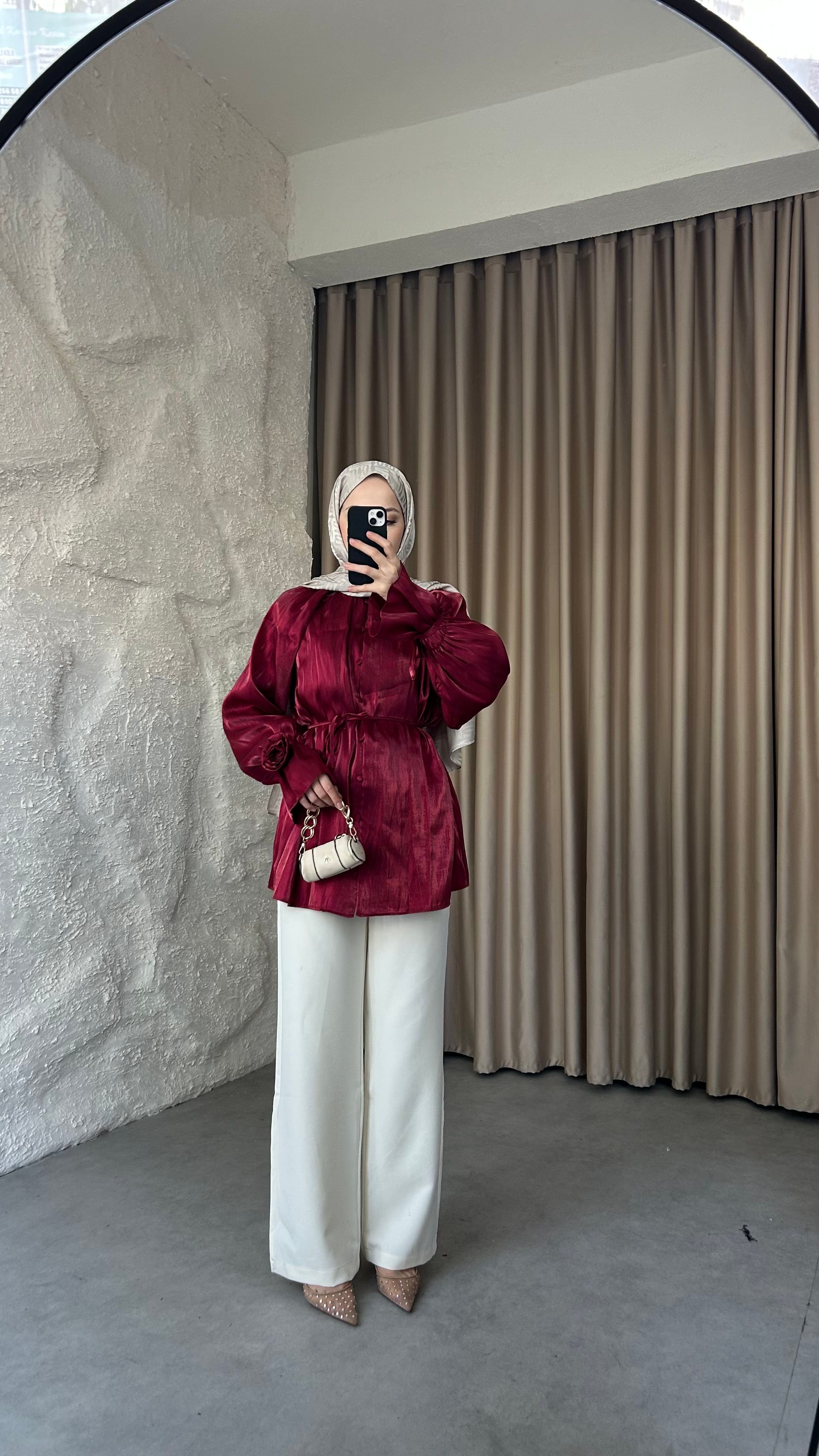 Gül Detaylı Saten Gömlek - Bordo