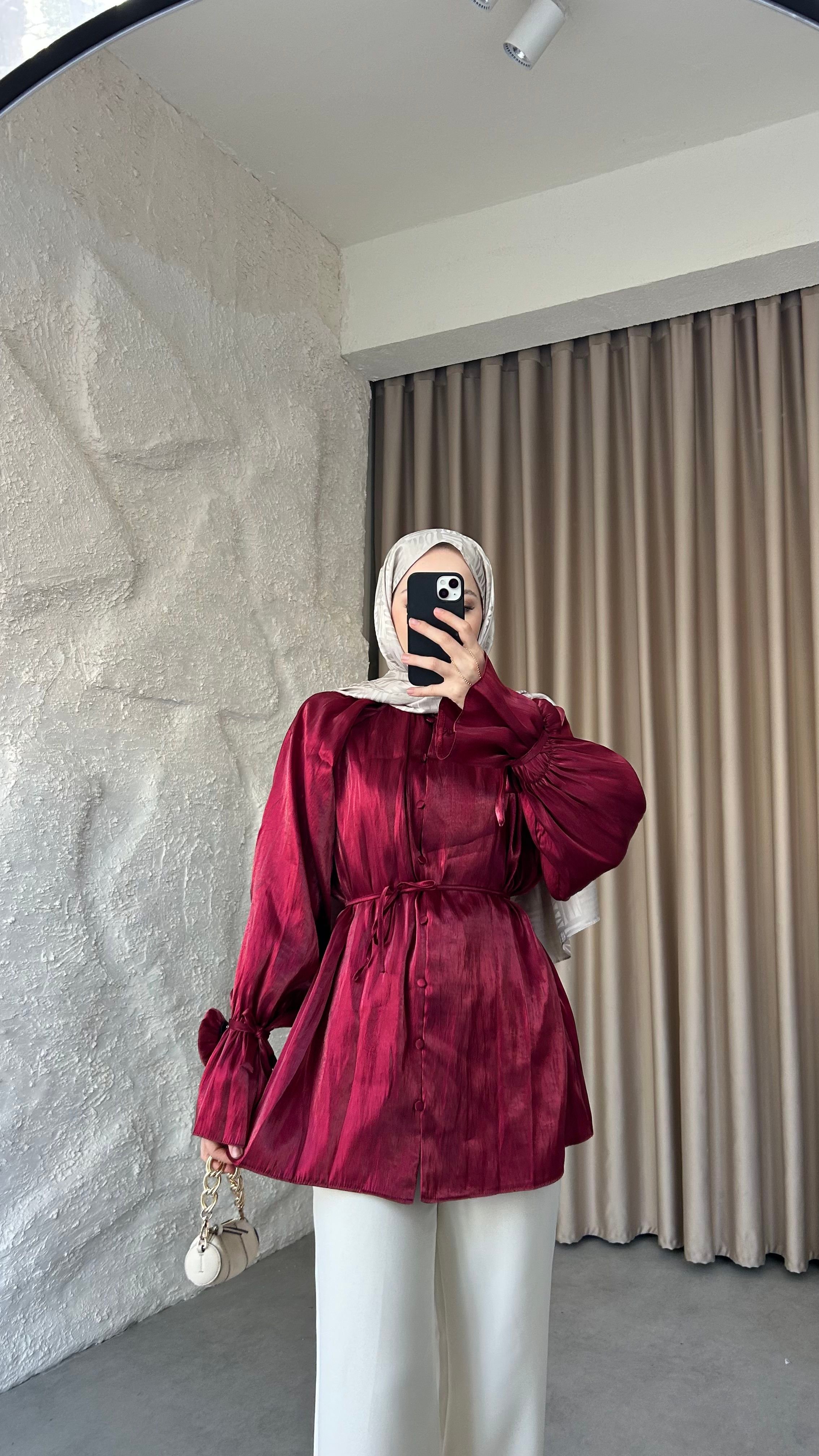 Gül Detaylı Saten Gömlek - Bordo