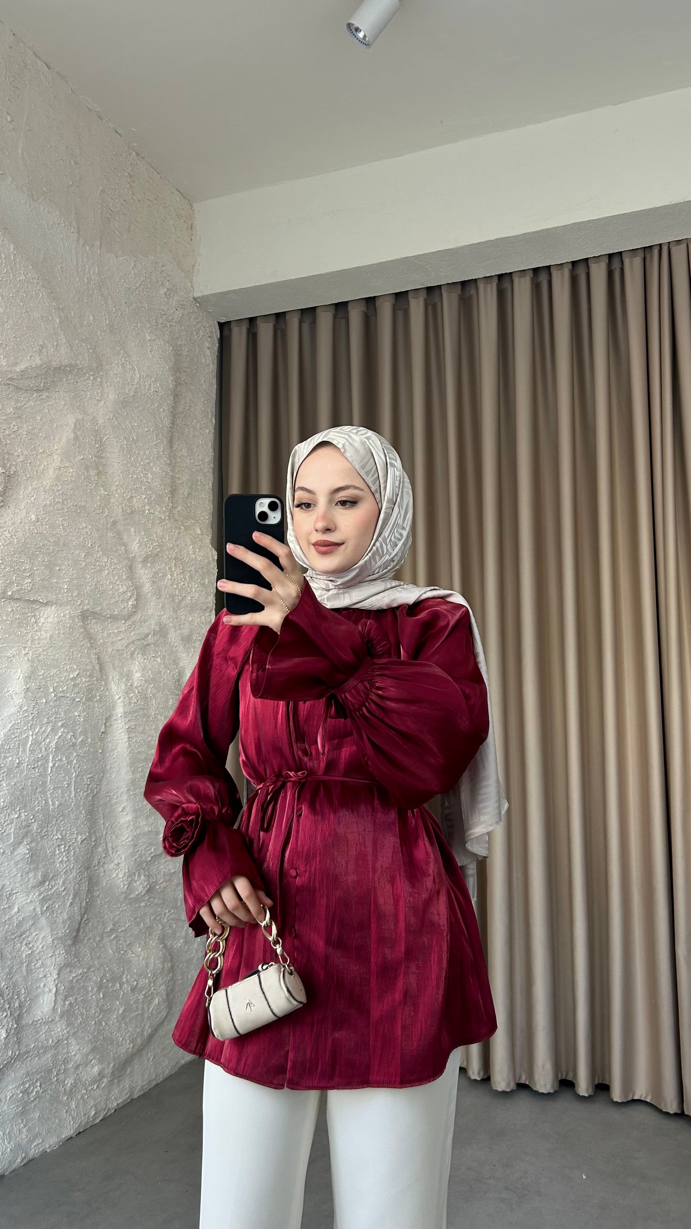 Gül Detaylı Saten Gömlek - Bordo