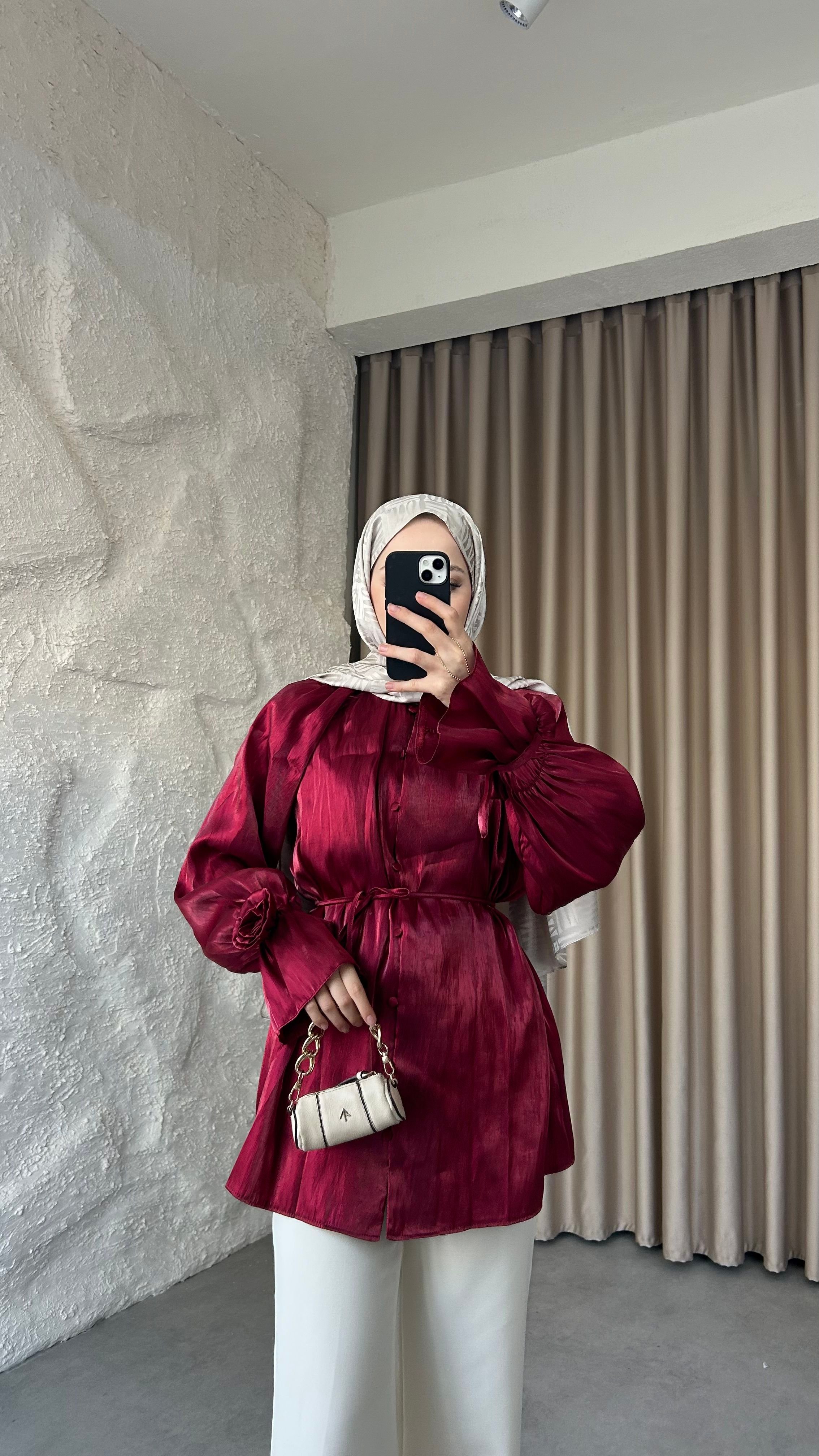 Gül Detaylı Saten Gömlek - Bordo