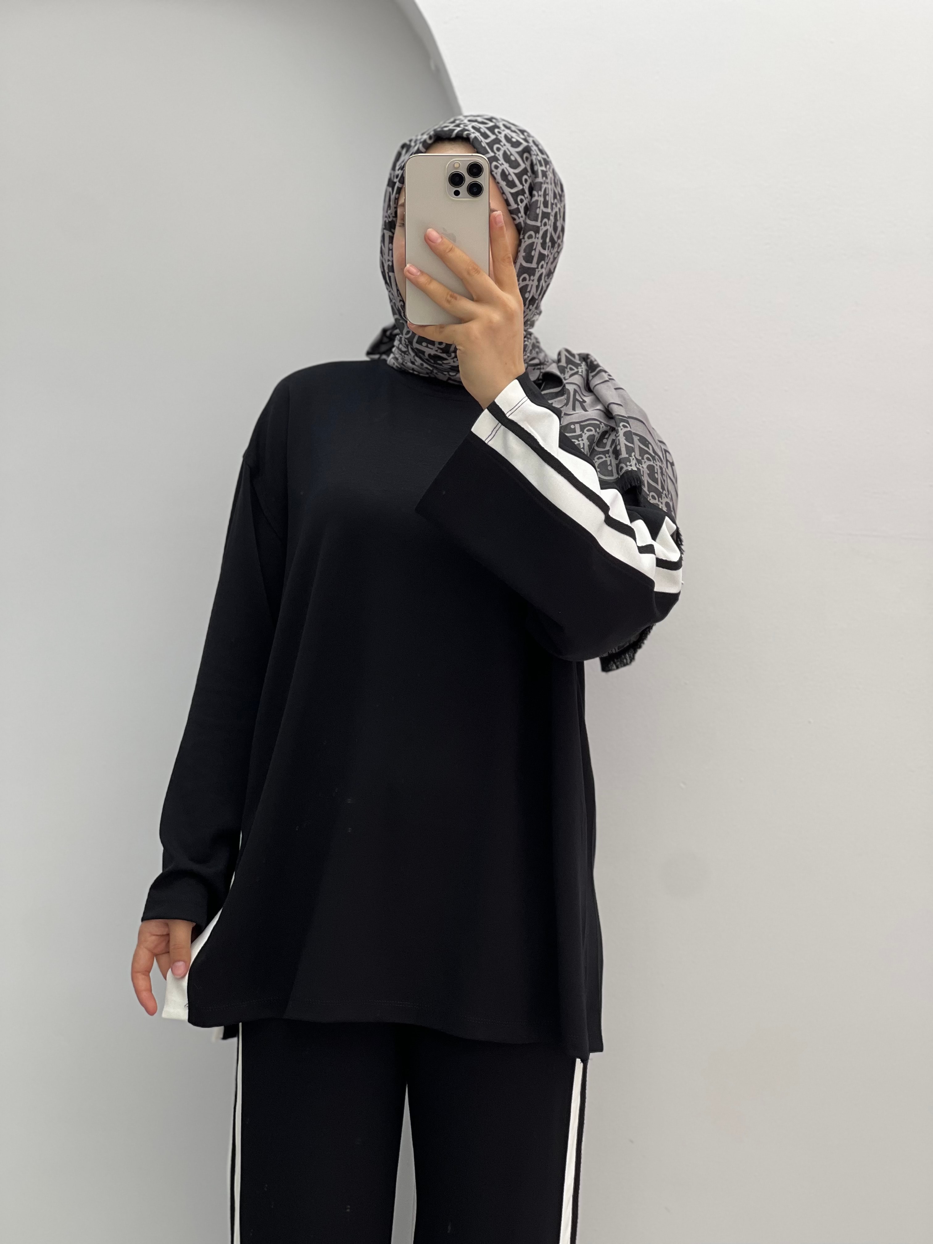Şerit Detaylı Pantolonlu Takım Siyah