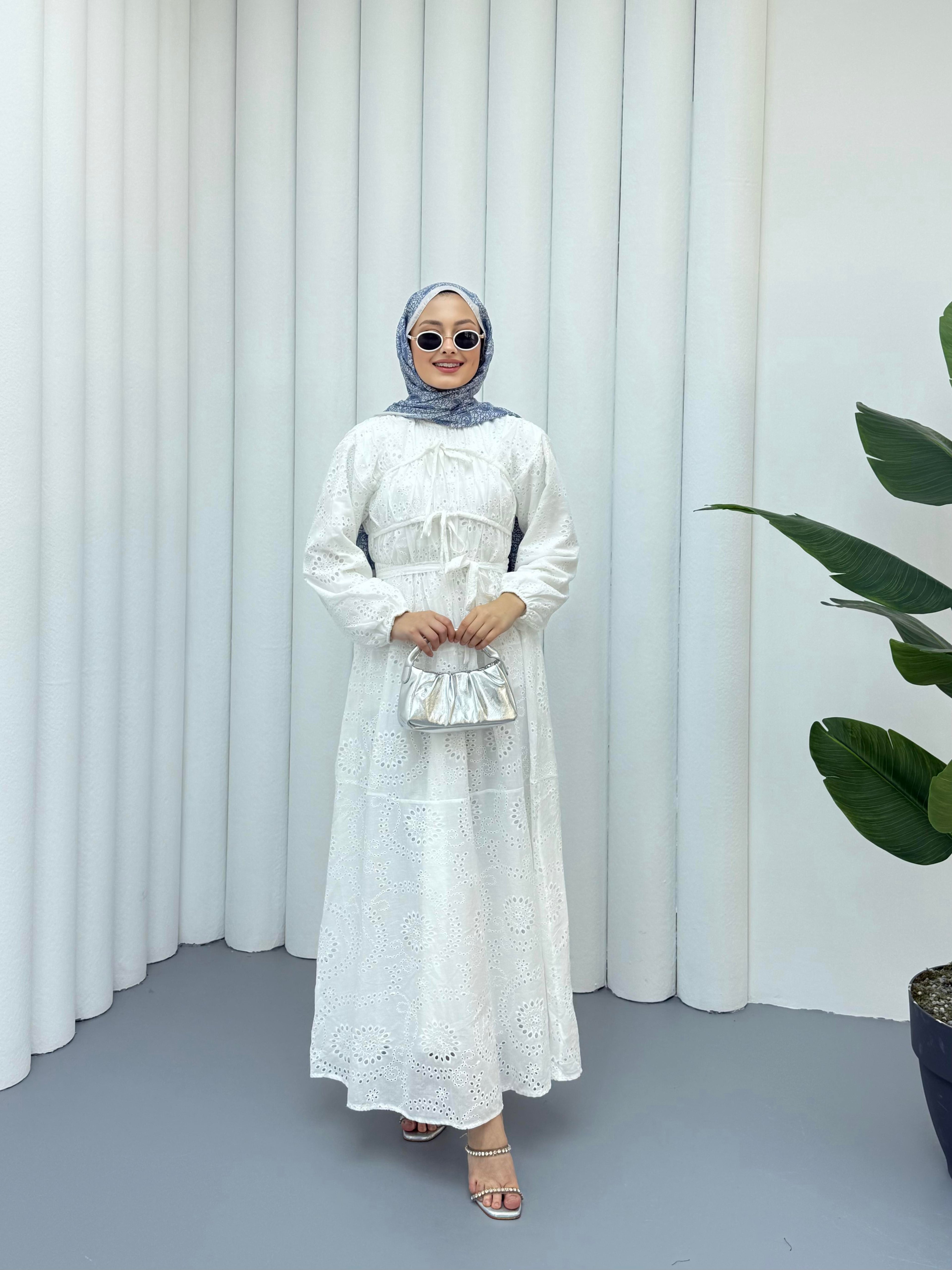 Önden Bağlama Detaylı Beyaz Petit Brode Elbise