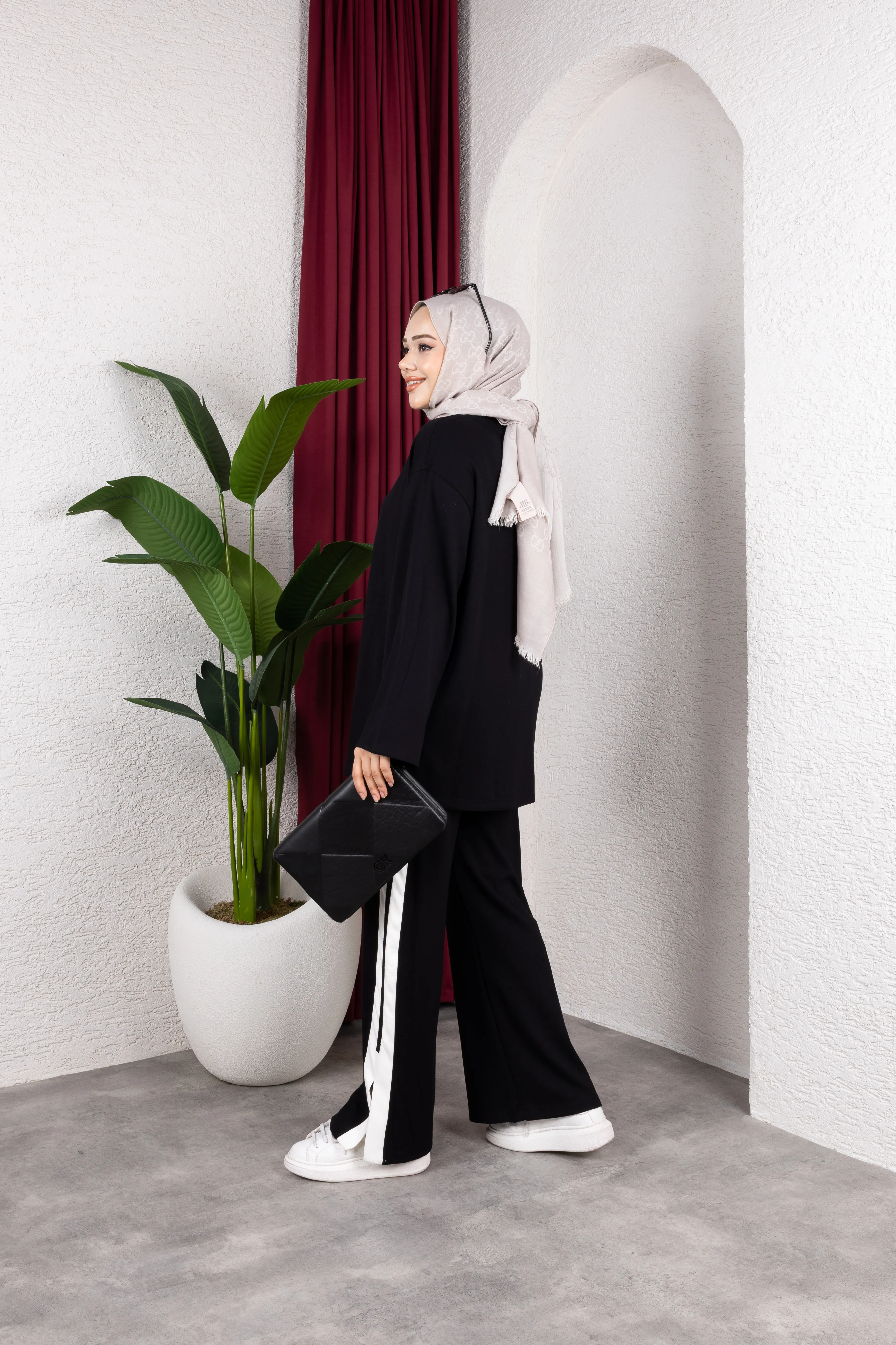 Aja Şerit Detaylı Takım Siyah 