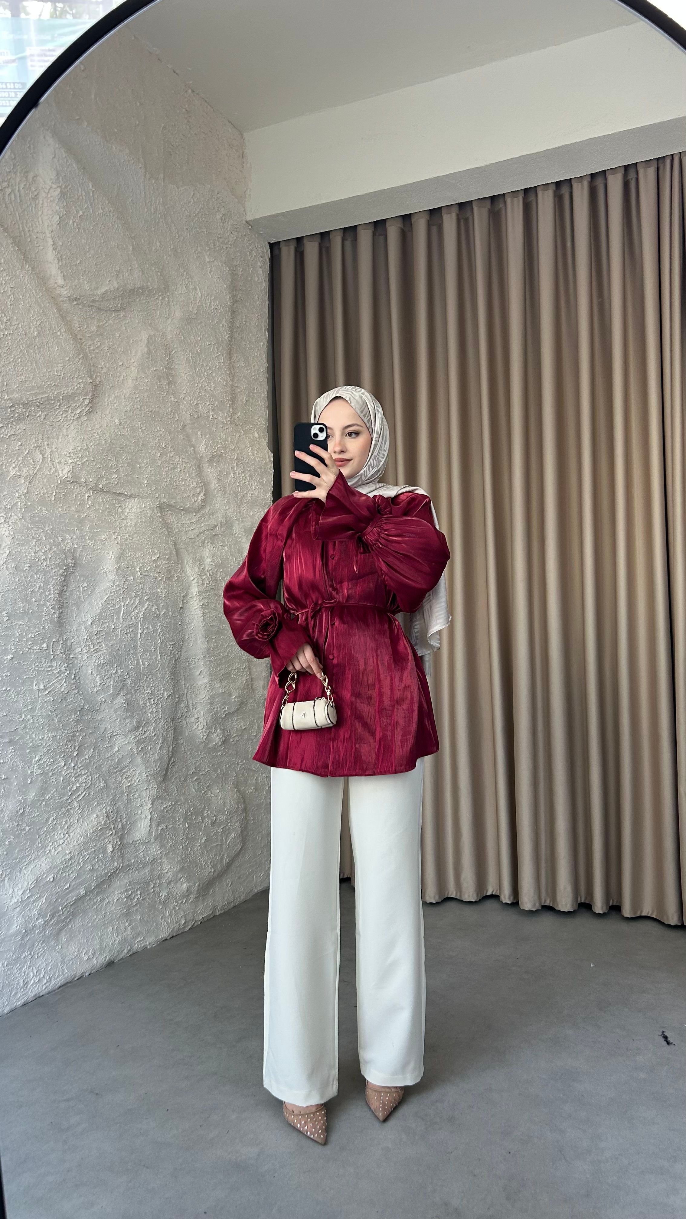 Gül Detaylı Saten Gömlek - Bordo