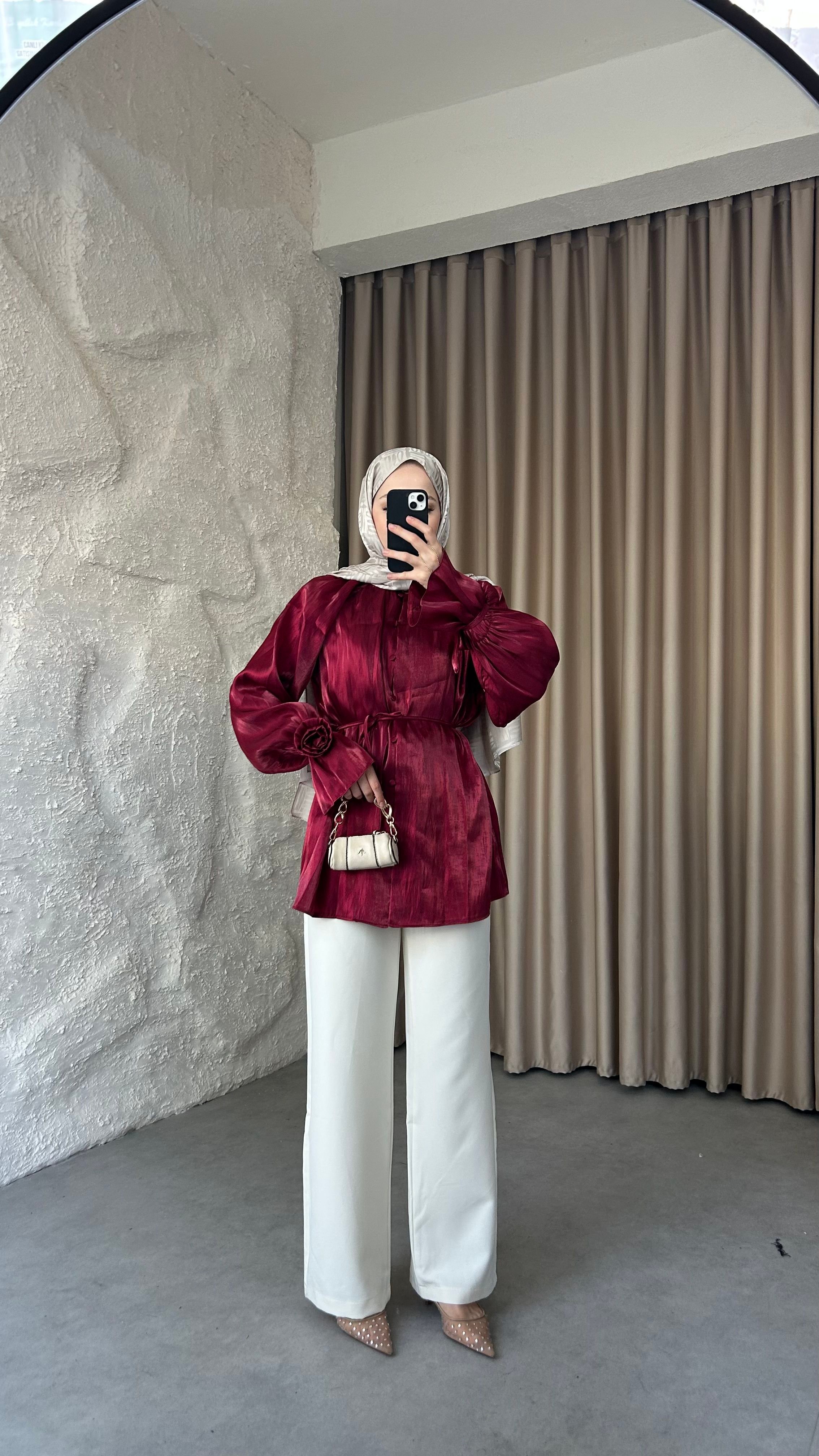 Gül Detaylı Saten Gömlek - Bordo