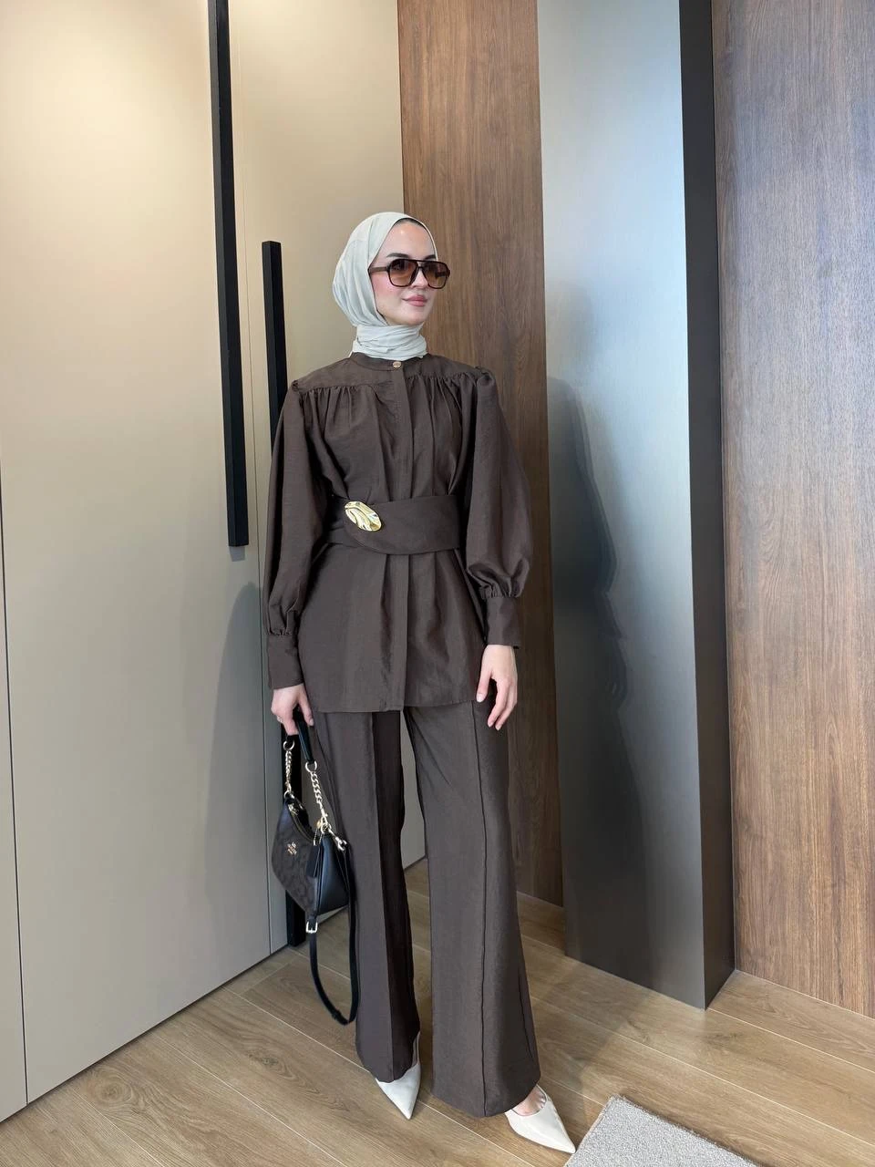 Cupra Broş Detaylı Pantolonlu Takım Kahve 