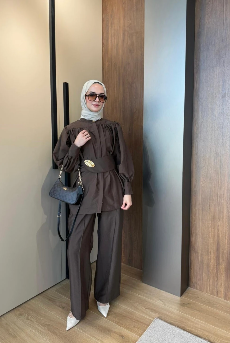 Cupra Broş Detaylı Pantolonlu Takım Kahve 