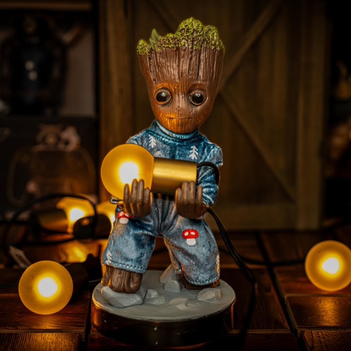 CABLE GUYS GUARDIANS OF THE GALAXY TODDLER GROOT IN PAJAMAS TELEFON VE JOYSTICK TUTMA STANDI