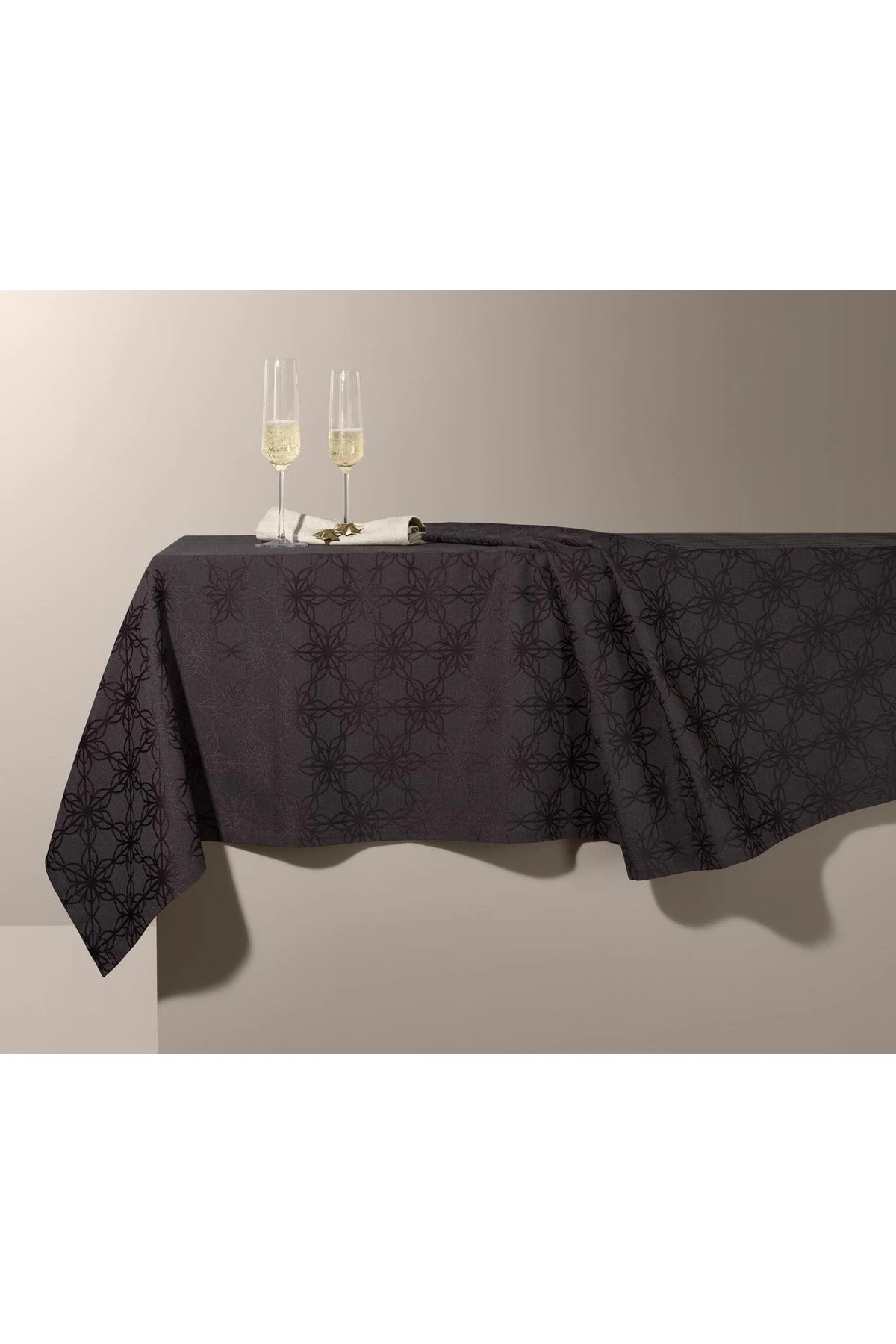 Jakarlı Masa Örtüsü, Antrasit