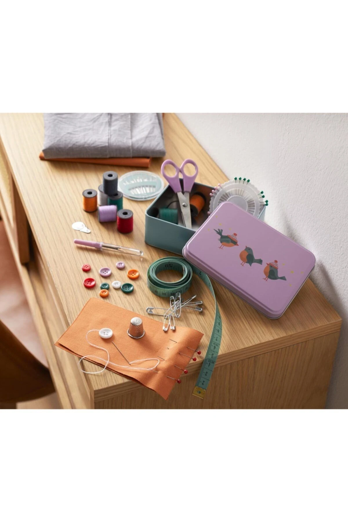 Metal Kutuda Dikiş Seti