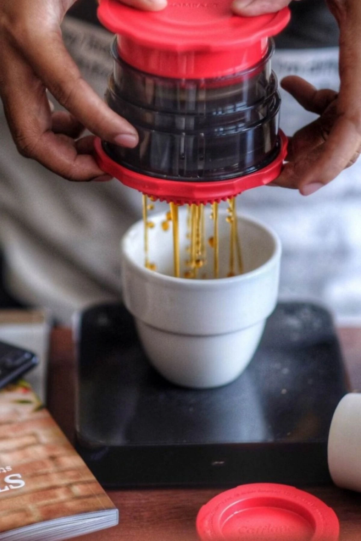 Manuel Kahve Demleyici Kompact - Kırmızı