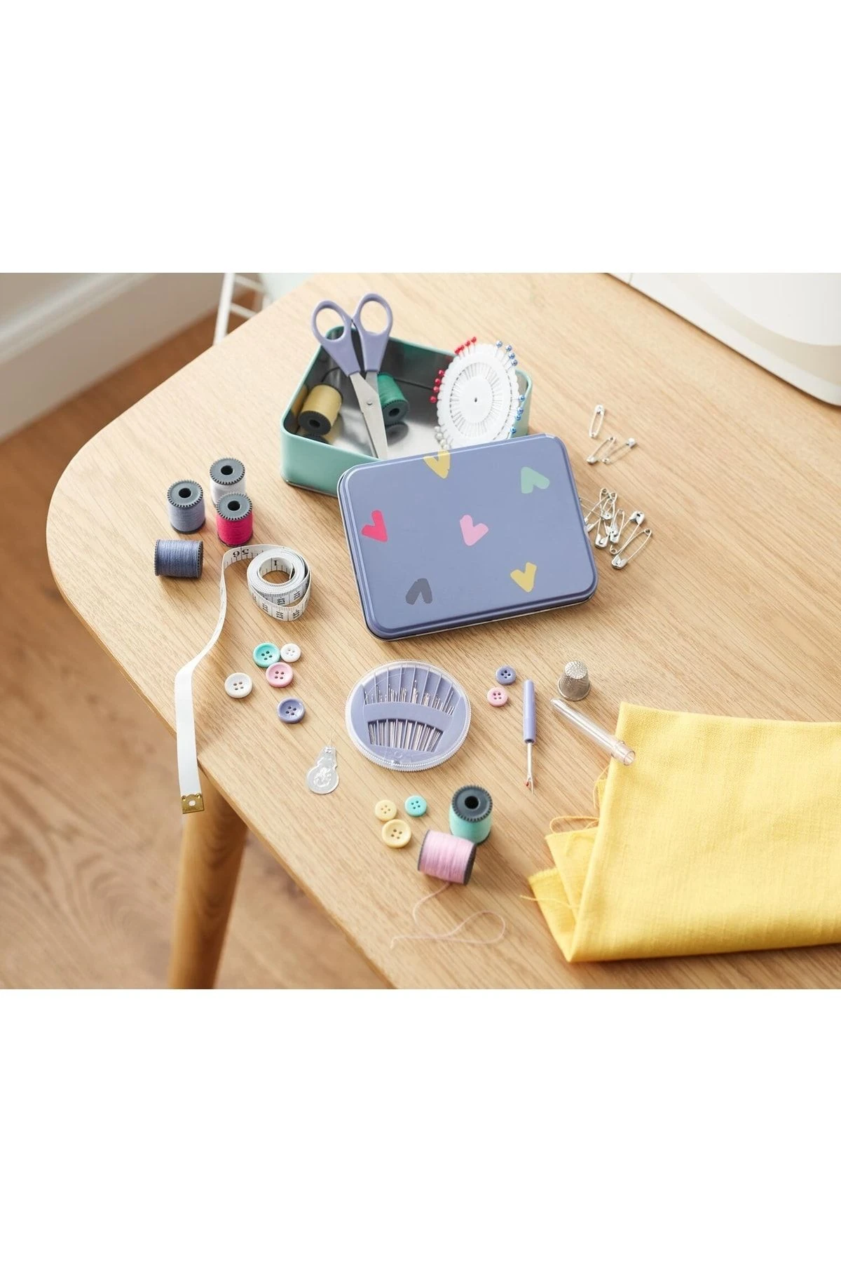 Metal Kutuda Dikiş Takımı