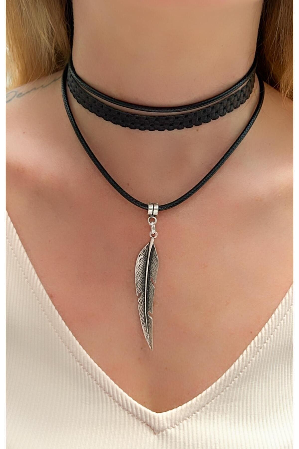 Siyah Yaprak Figürlü Choker Kolye