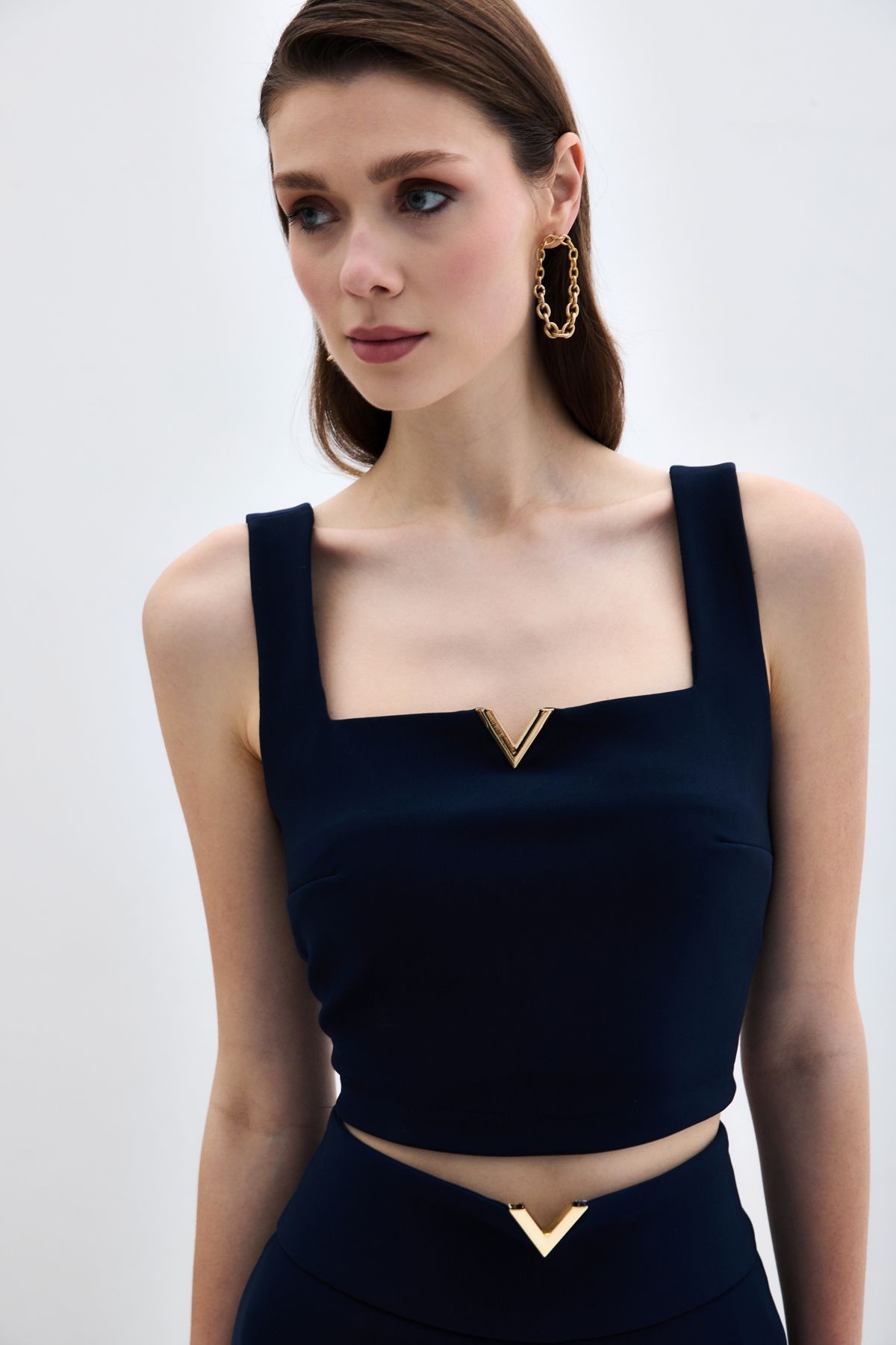 Yaka Gold Aksesuarlı Bluz - LACİVERT