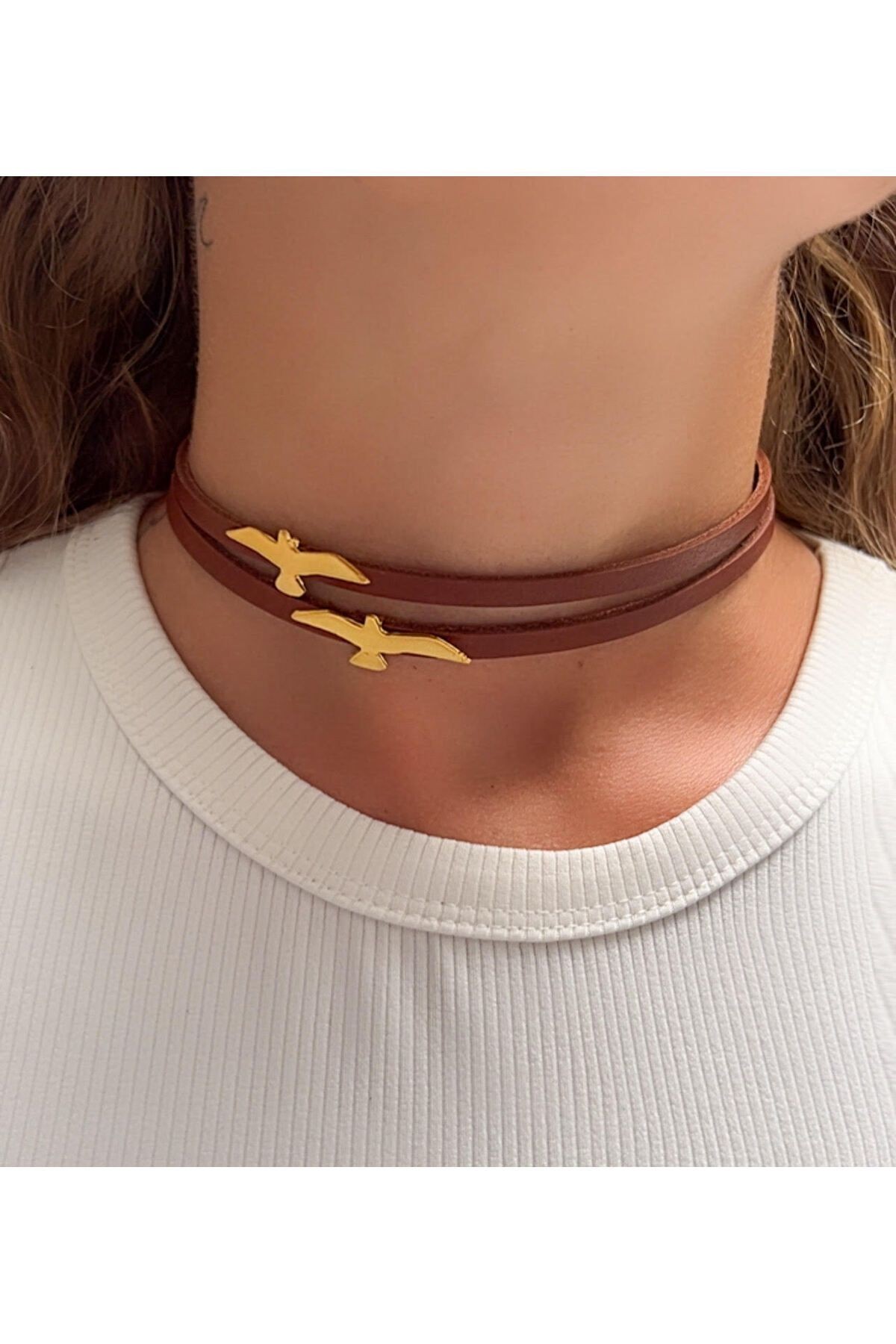 Bird Figured Leather Choker Necklace – Elegant and Modern Design