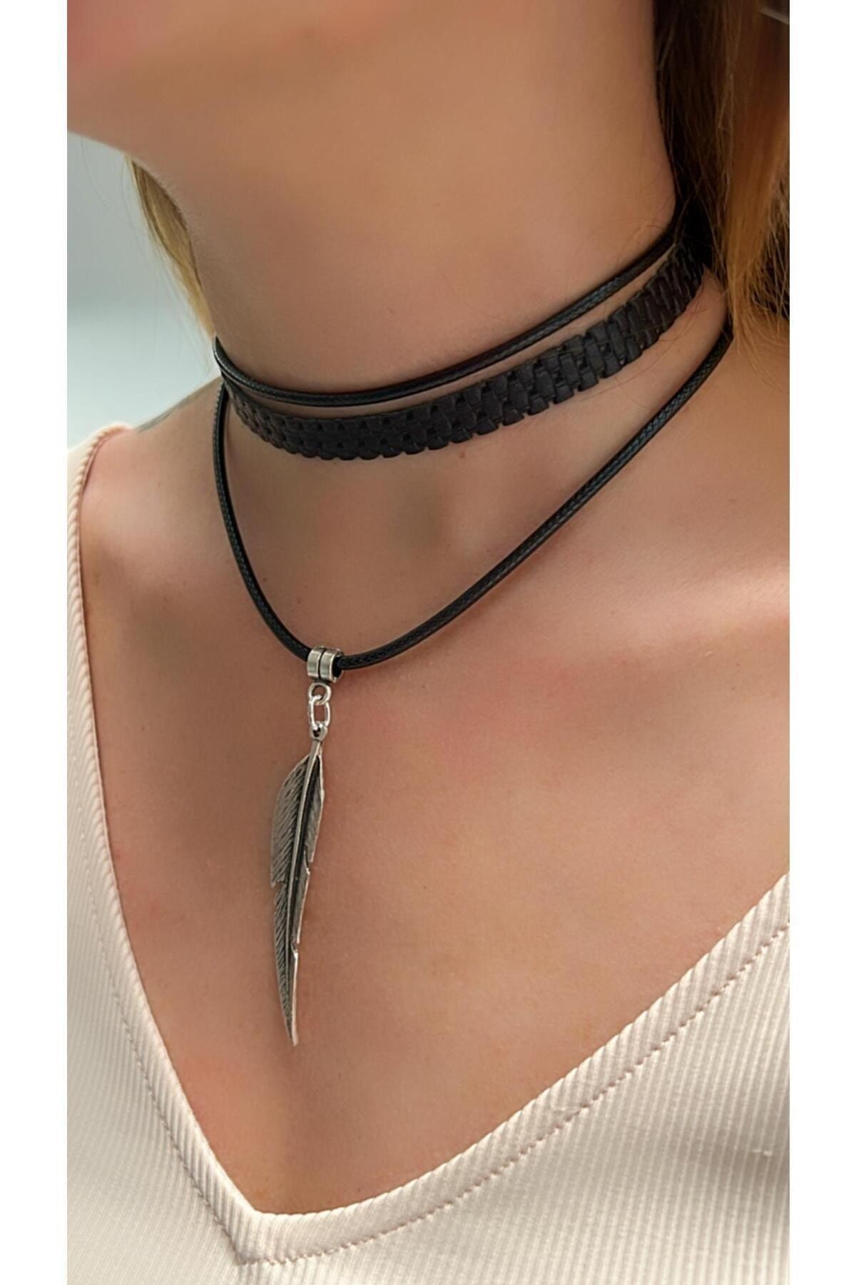 Siyah Yaprak Figürlü Choker Kolye