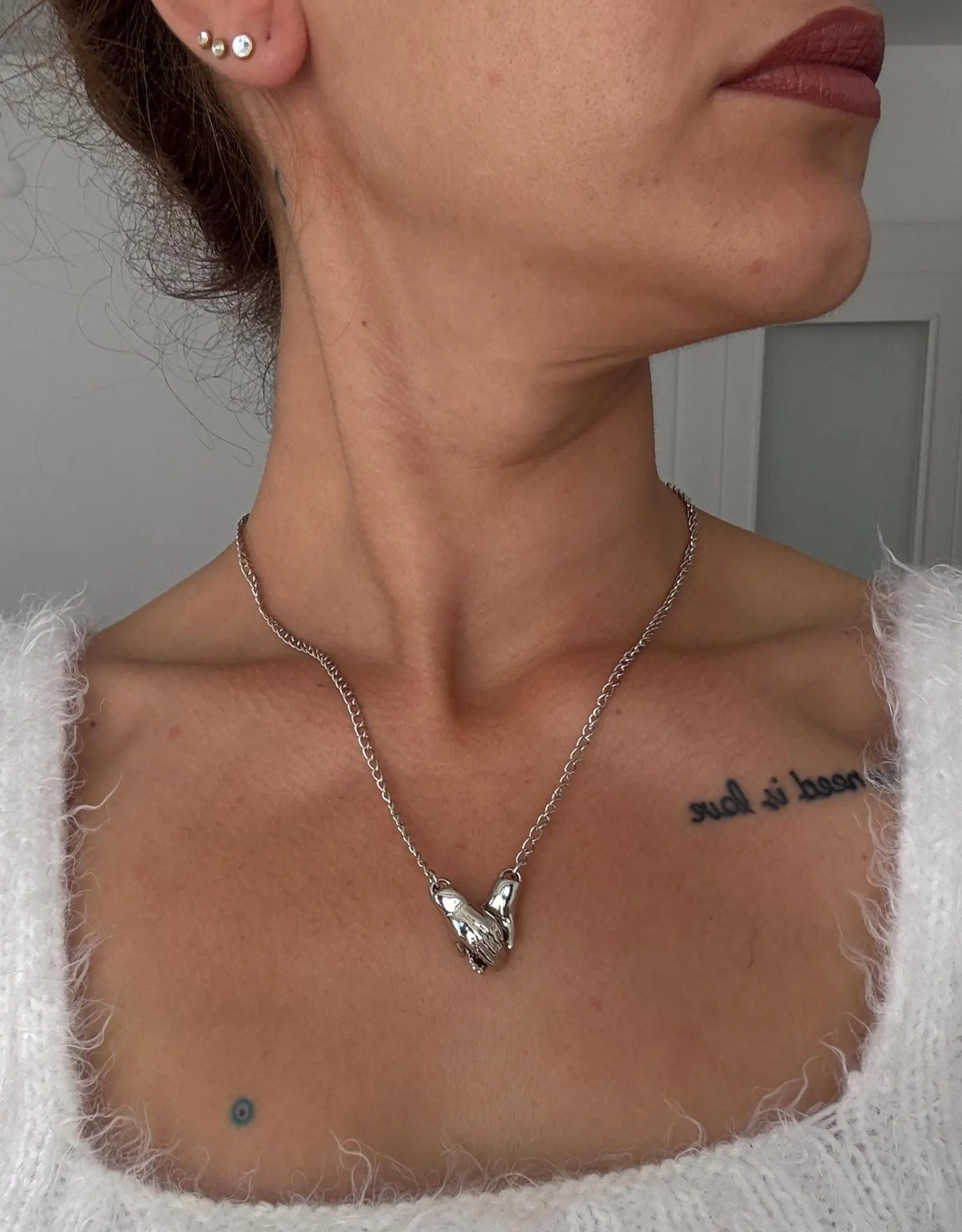 Mıknatıslı Eller Zincir Kolye